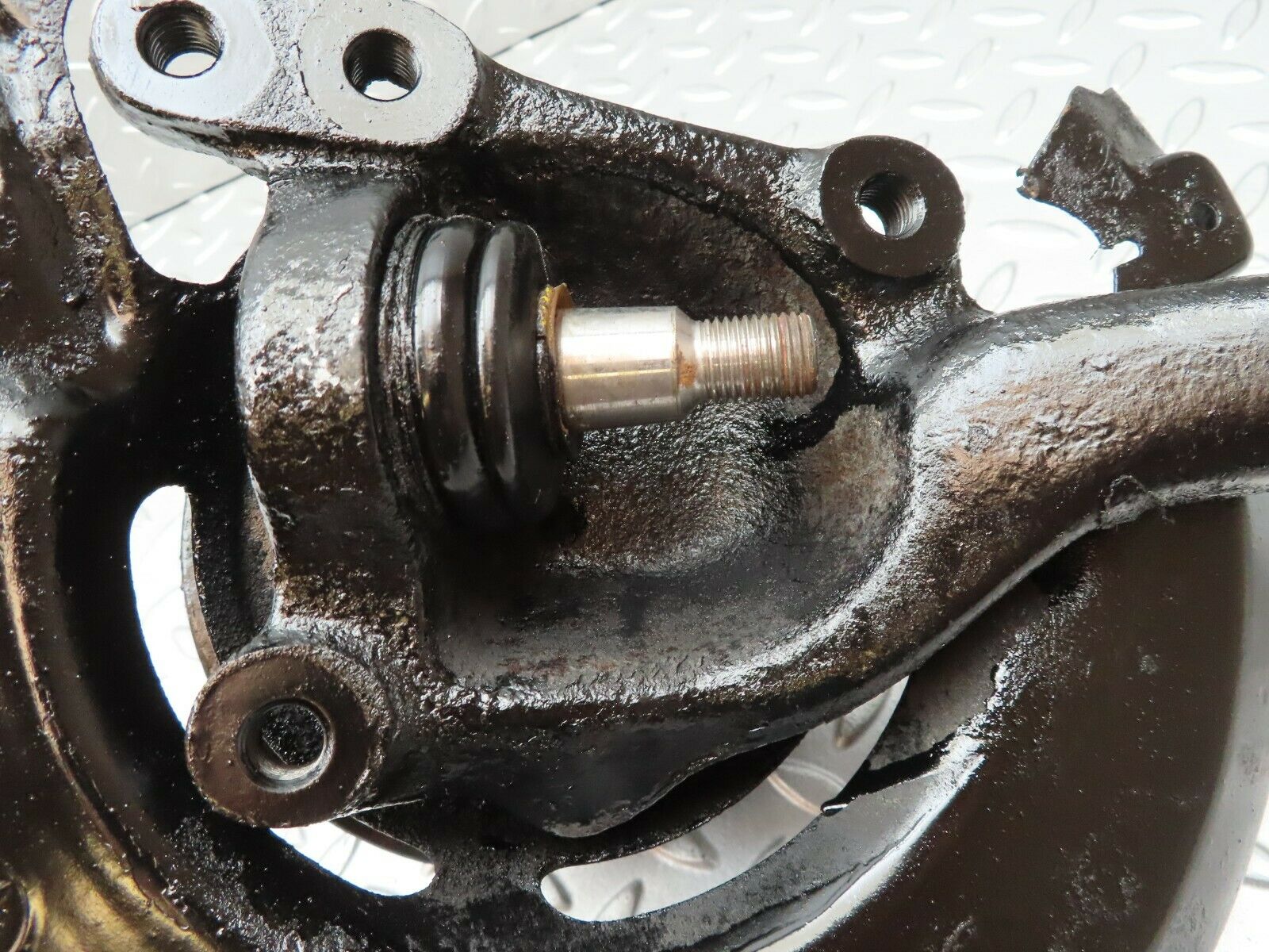 4128 Mercedes-Benz V123 240D LWB Wheel Hub Front Left