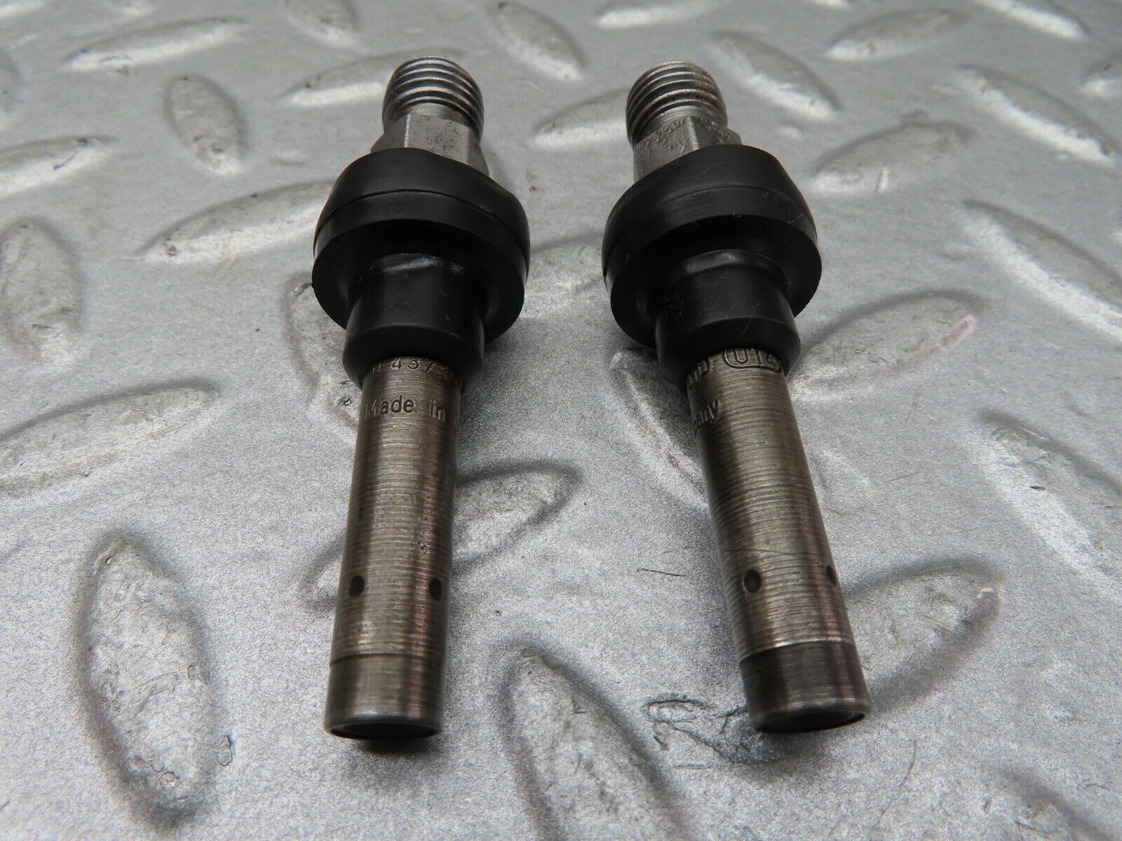16949 Mercedes-Benz C123 280CE Coupe 2x Fuel Injectors Bosch 0437502010