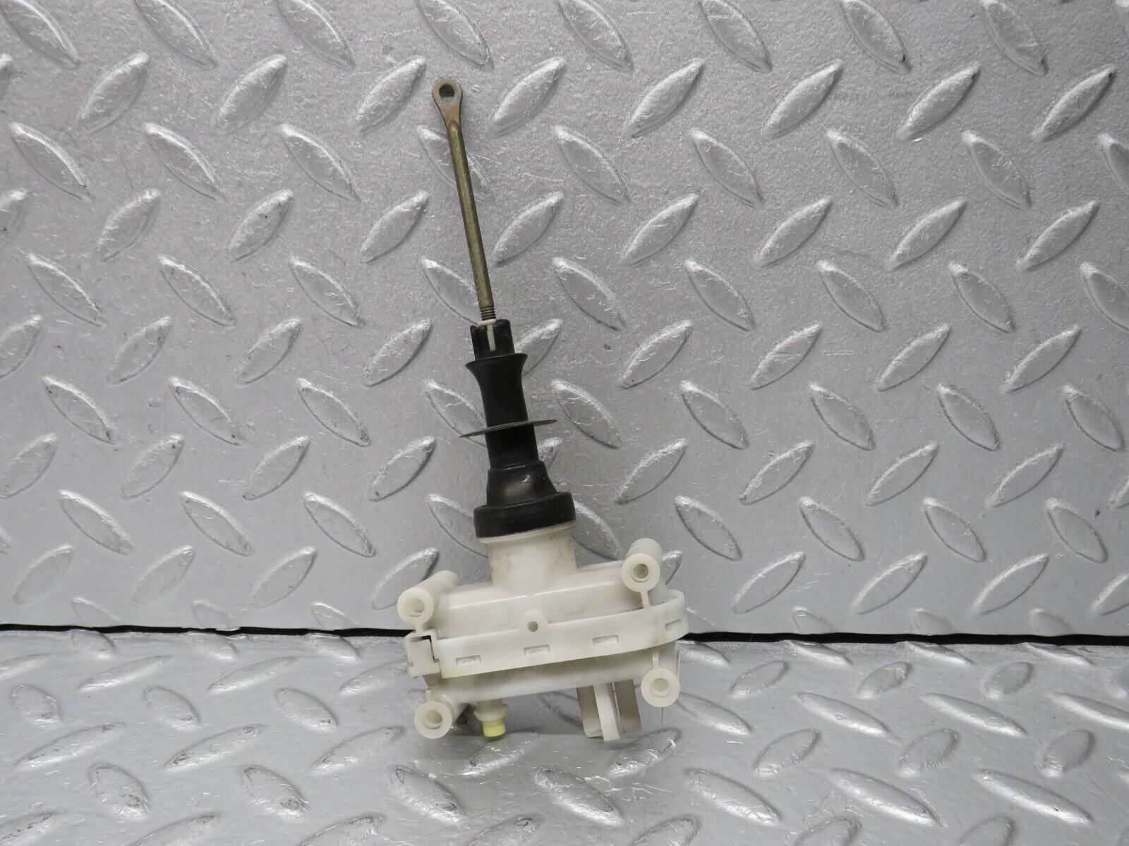 38908 Mercedes-Benz W201 190E 2.6L Rear Right Door Lock Vacuum Actuator