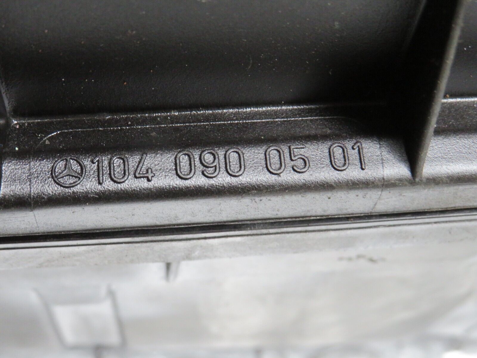 39673 Mercedes-Benz R129 320SL Coupe Air Filter Box Housing 1040900501 4616885903