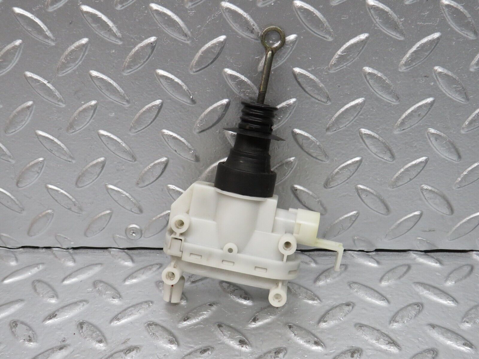 31637 Mercedes-Benz W201 190LE 1.8L Door Lock Vacuum Actuator Front Right