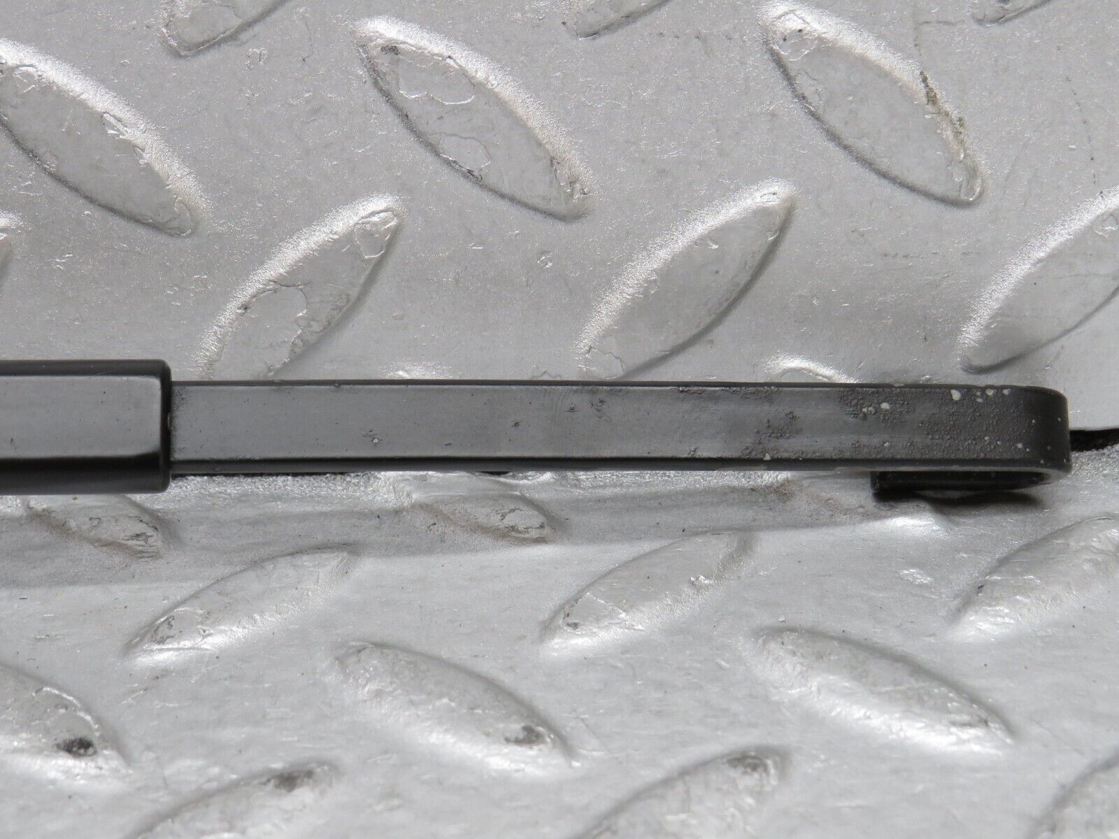 37866 Mercedes-Benz A124 320E Cabriolet Wiper Arm Bosch