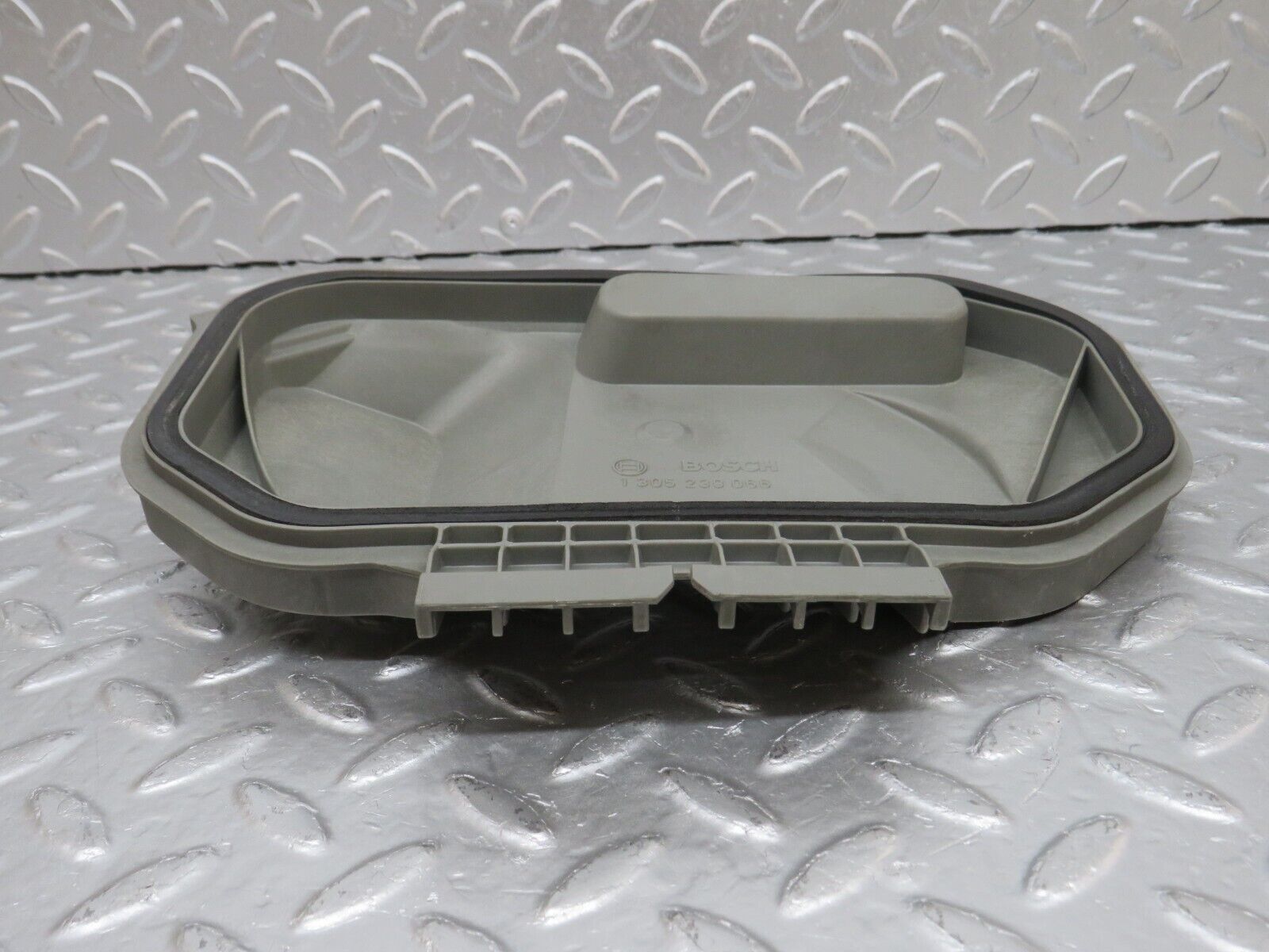 33163 Mercedes-Benz W124 Bosch Headlight Cover Right 1305239066