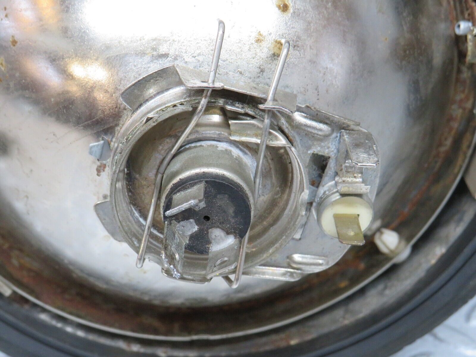 40507 Mercedes-Benz W110 230 Front Right Headlight Hella