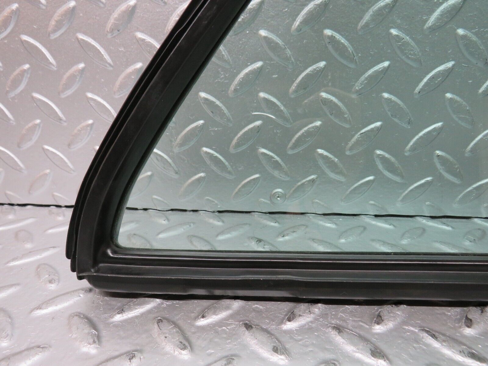 32035 Mercedes-Benz W123 230E Rear Left Quarter Window Glass 1237350124