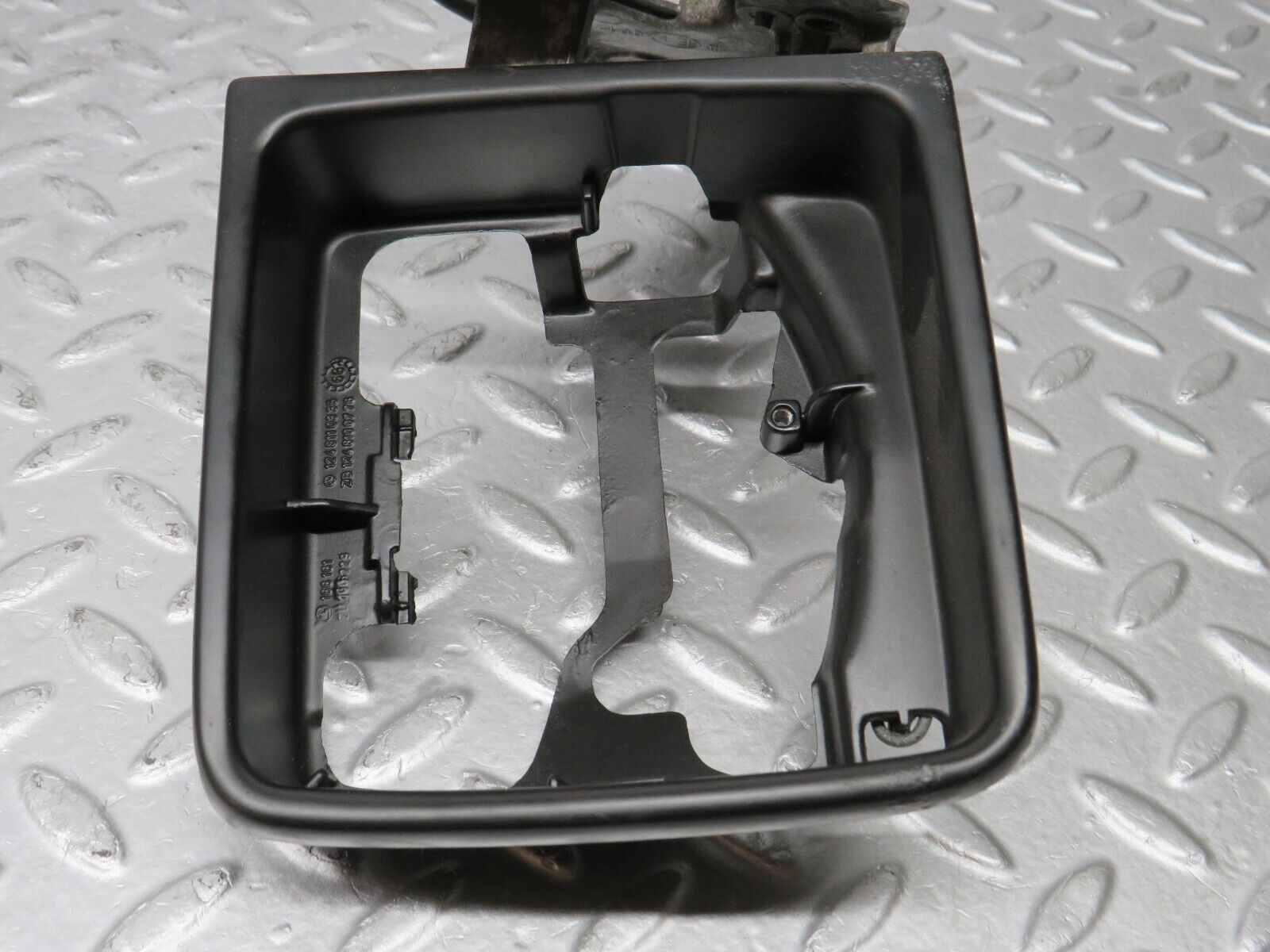 38200 Mercedes-Benz W201 190E 2.0L Wing Mirror Bracket With Frame Left 1248110541 1248110335