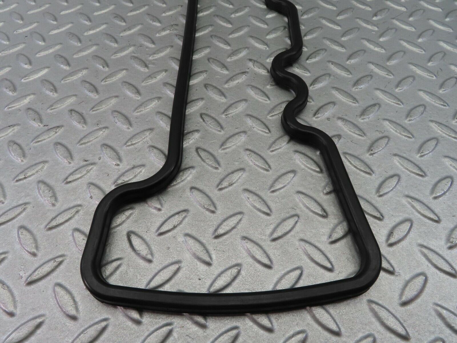 8104 Mercedes-Benz W108 Valve Cover Gasket Seal 1300160221