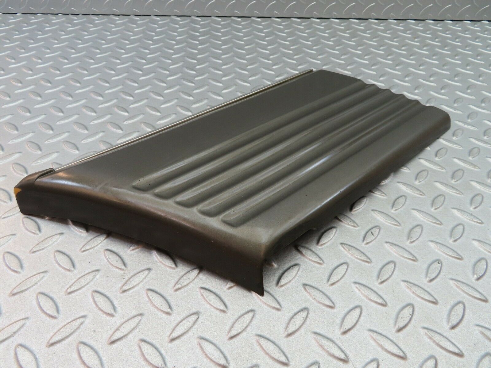 6082 Mercedes-Benz W126 380SE Front Left Fender Wing Moulding Trim 1266902140