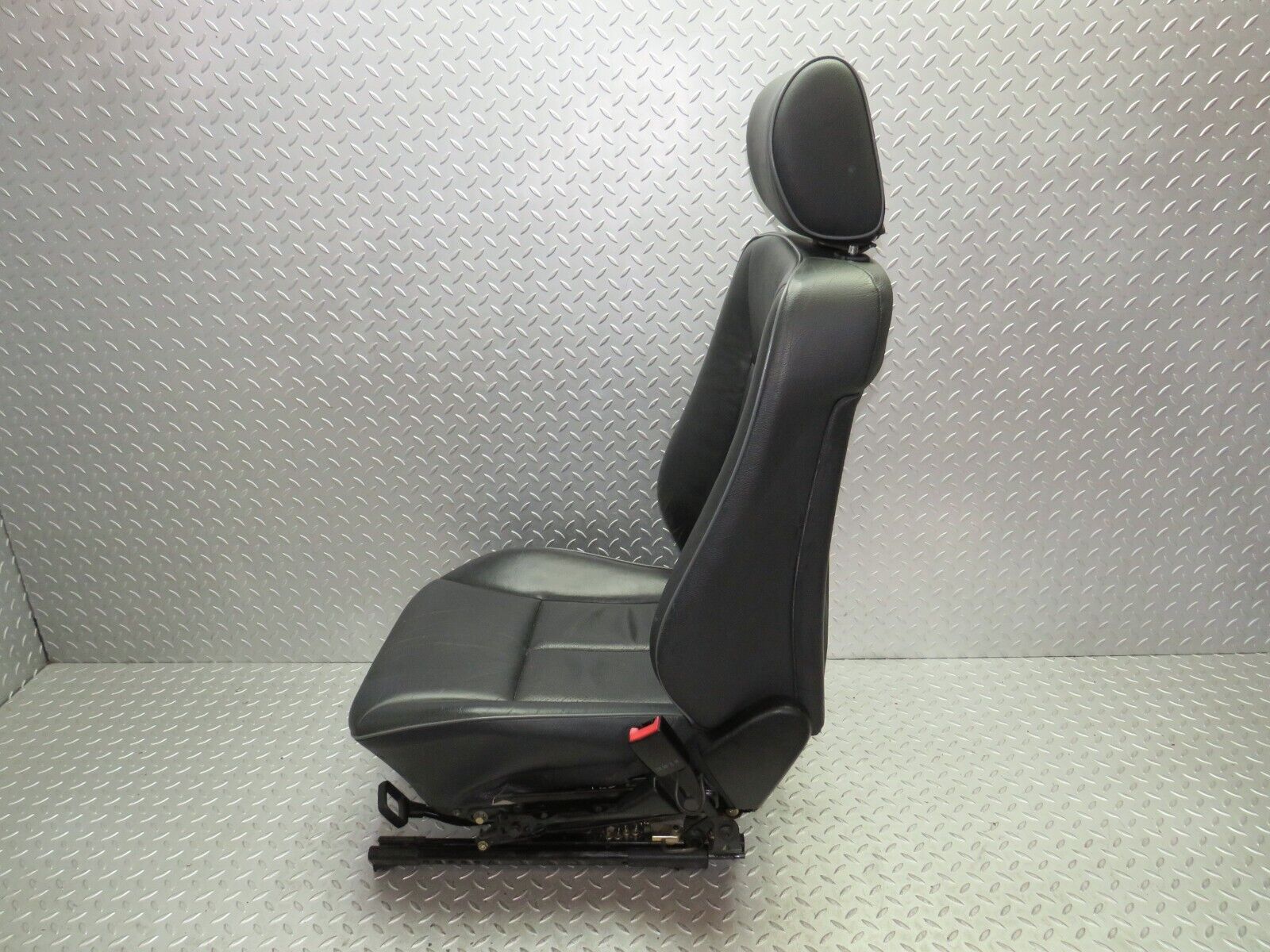 34800 Mercedes-Benz W210 320E Electric Front Right Seat Black Leather
