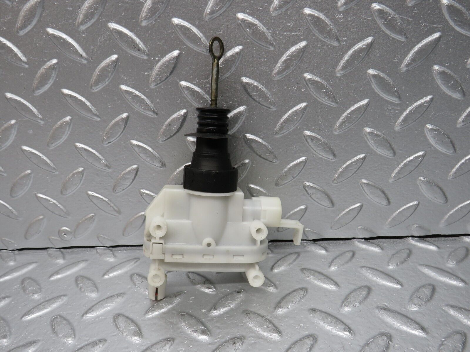 31396 Mercedes-Benz S124 220TE Door Lock Vacuum Actuator Hella Front Left