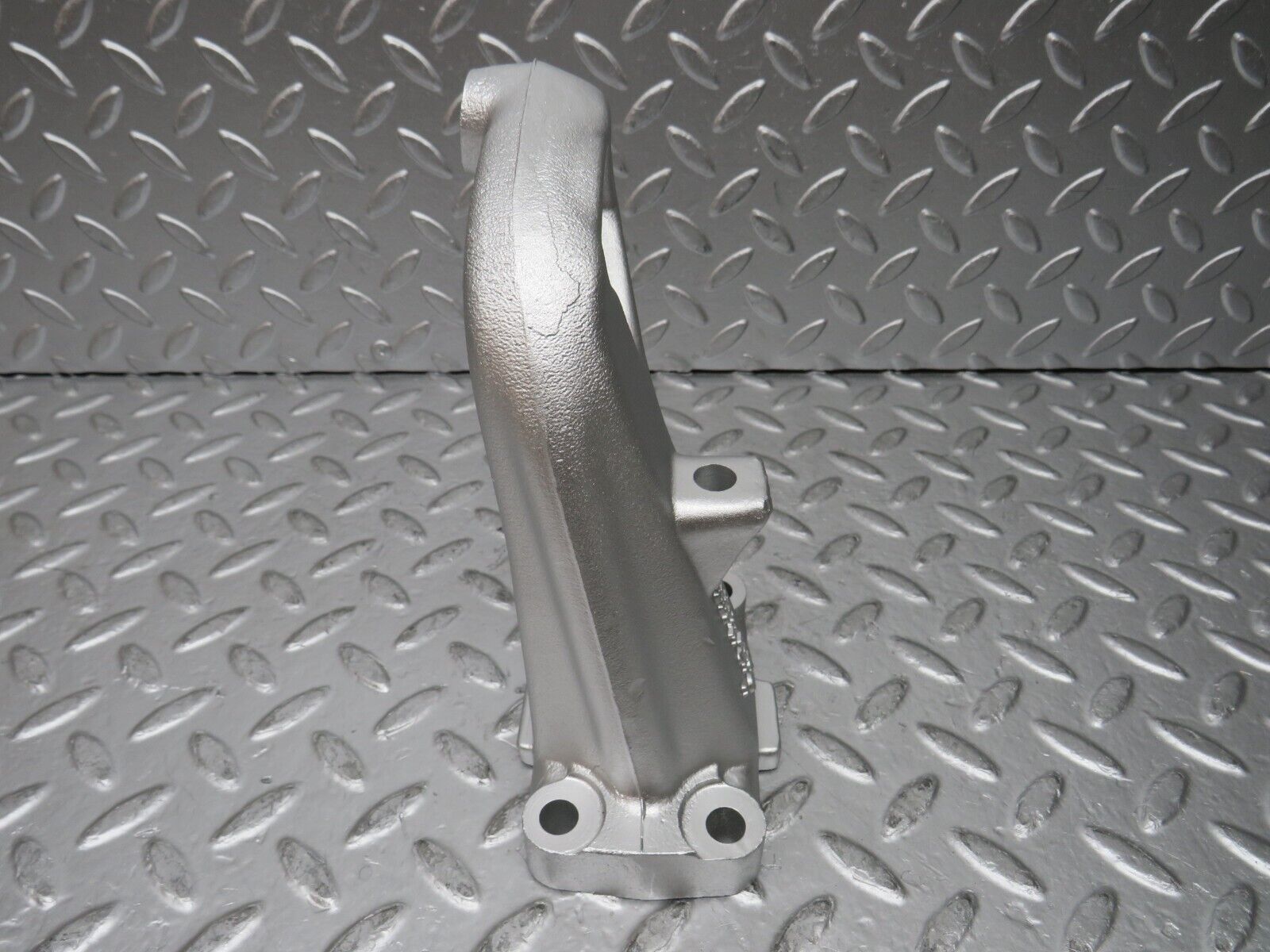 26826 Mercedes-Benz W123 240D Engine Mount Bracket Right Side 6152231404