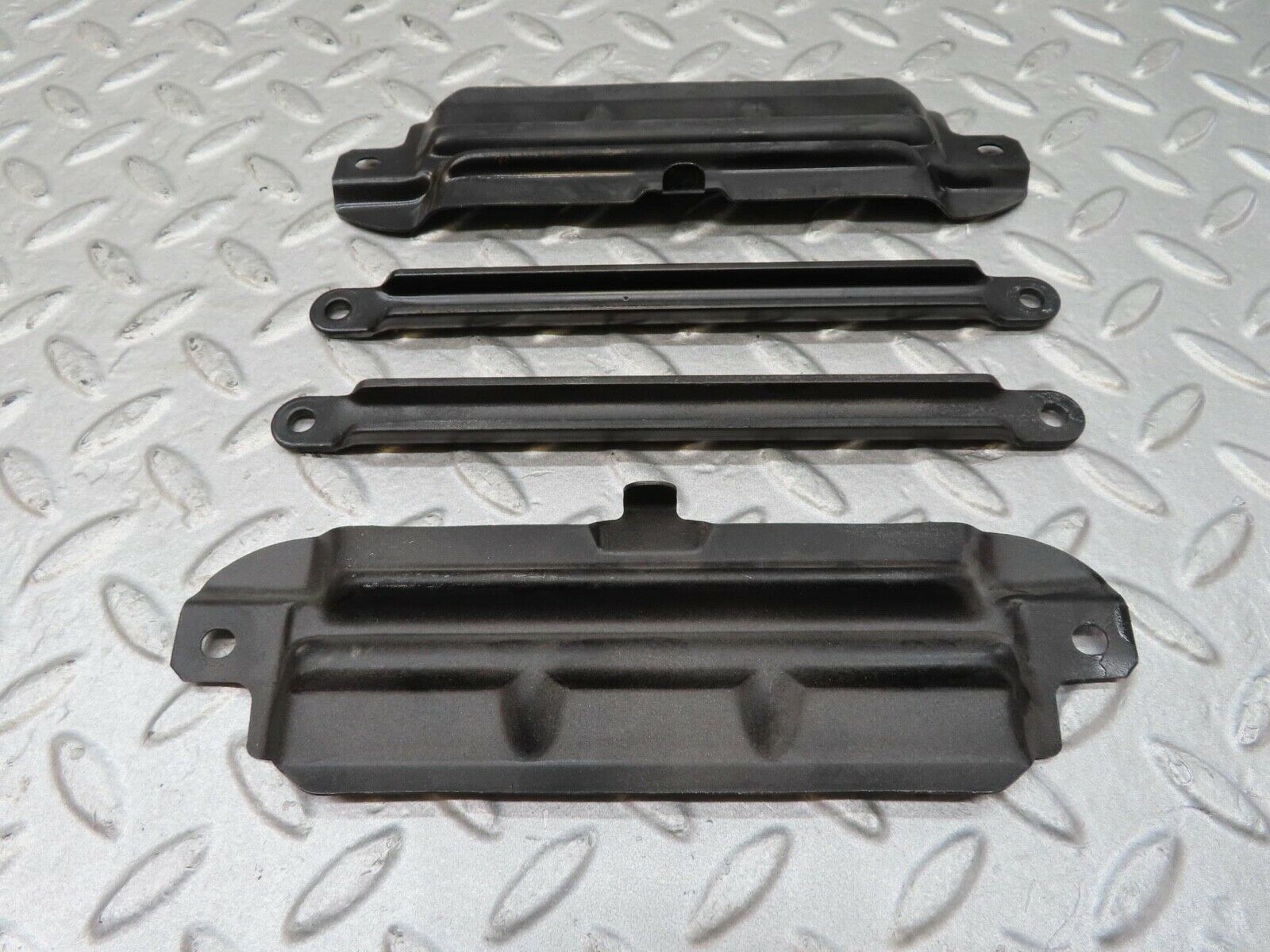 16478 Mercedes-Benz W124 260E Seat Belt Guide Bracket