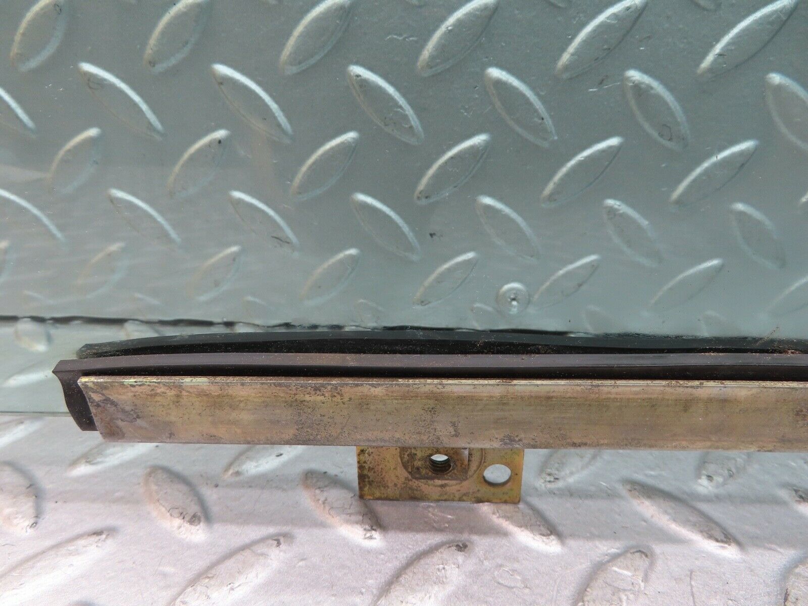 17635 Mercedes-Benz W116 450SEL Rear Left Door Window Glass