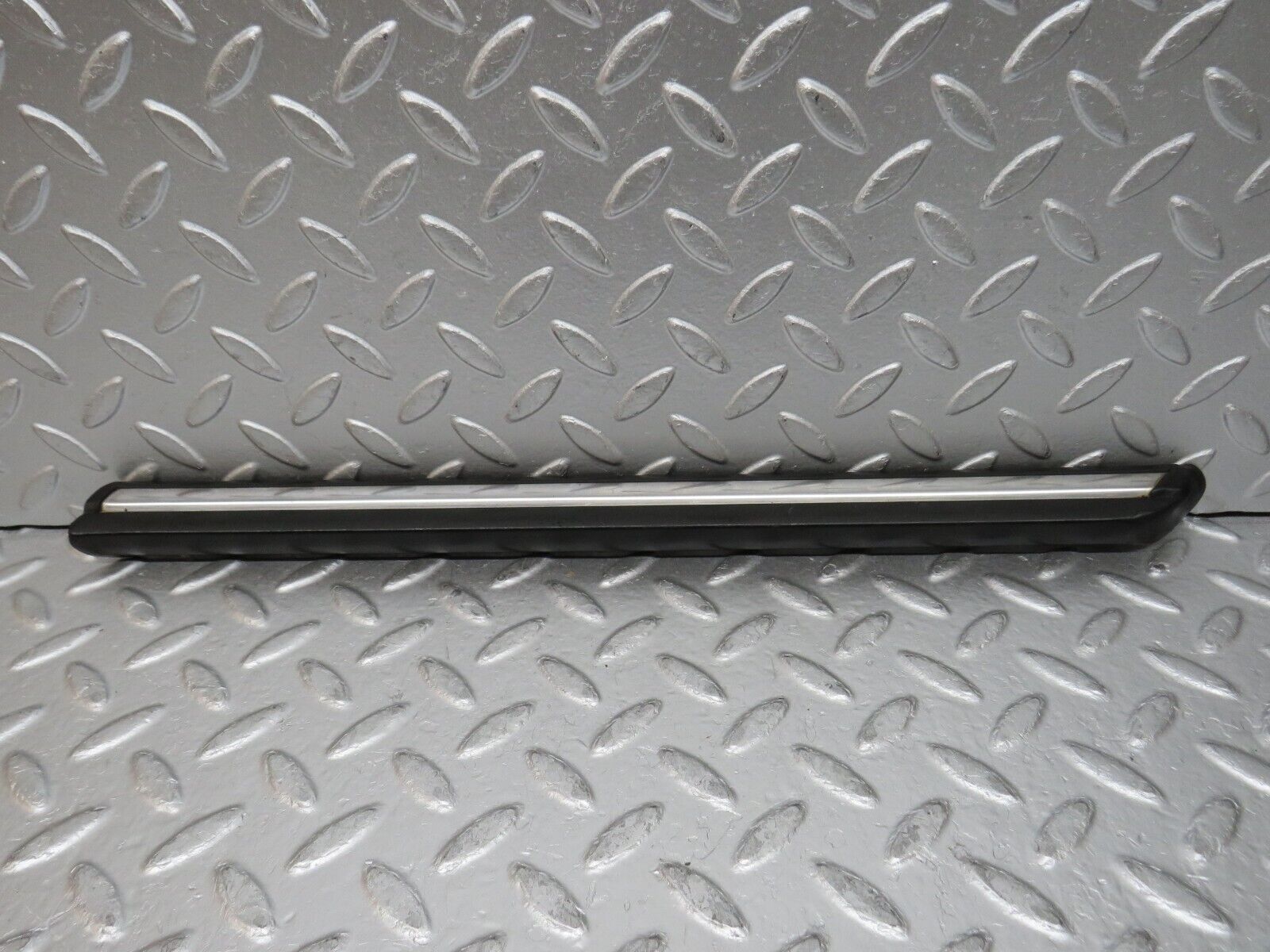 0067 Mercedes-Benz W116 350SE Front Right Fender Wing Lower Trim