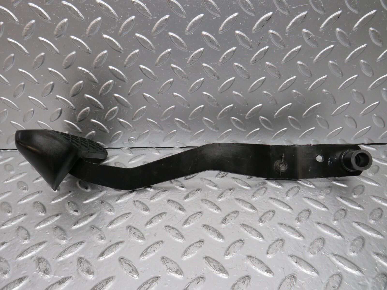 29808 Mercedes-Benz W123 230E Brake Pedal With Rubber 1232910082