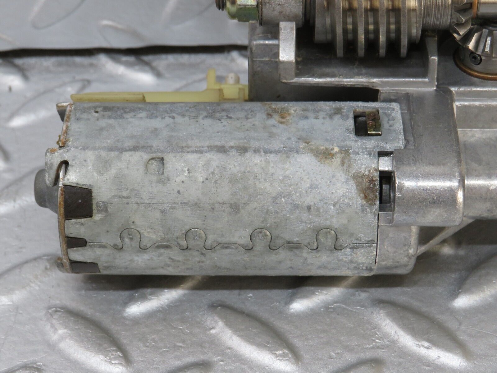 36322 Mercedes-Benz W126 420SE Steering Column Adjustment Motor 1264600425