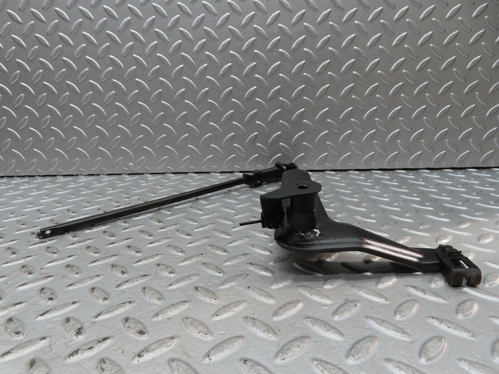 17796 Mercedes-Benz W116 450SEL Handbrake Regulator