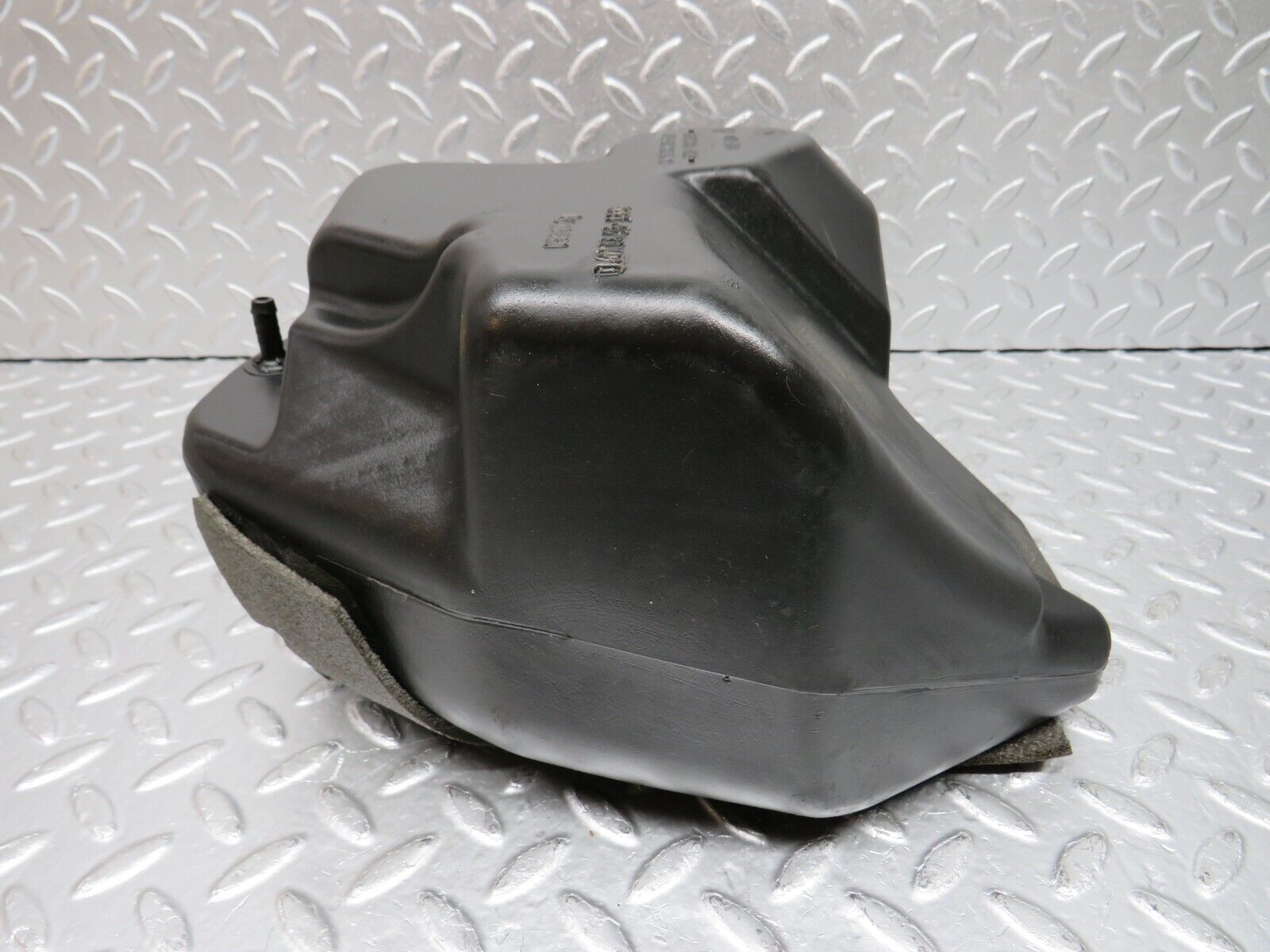 33344 Mercedes-Benz W202 C180 Fuel System Expansion Tank 2024700589