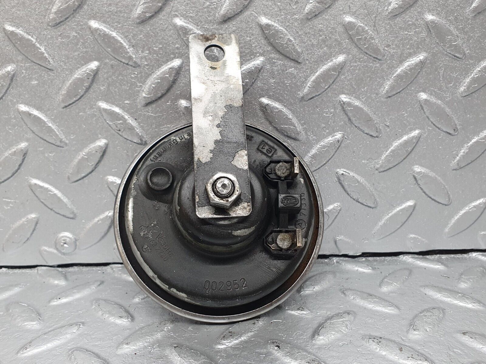 41544 Mercedes-Benz W124 200E Horn Hella 002952