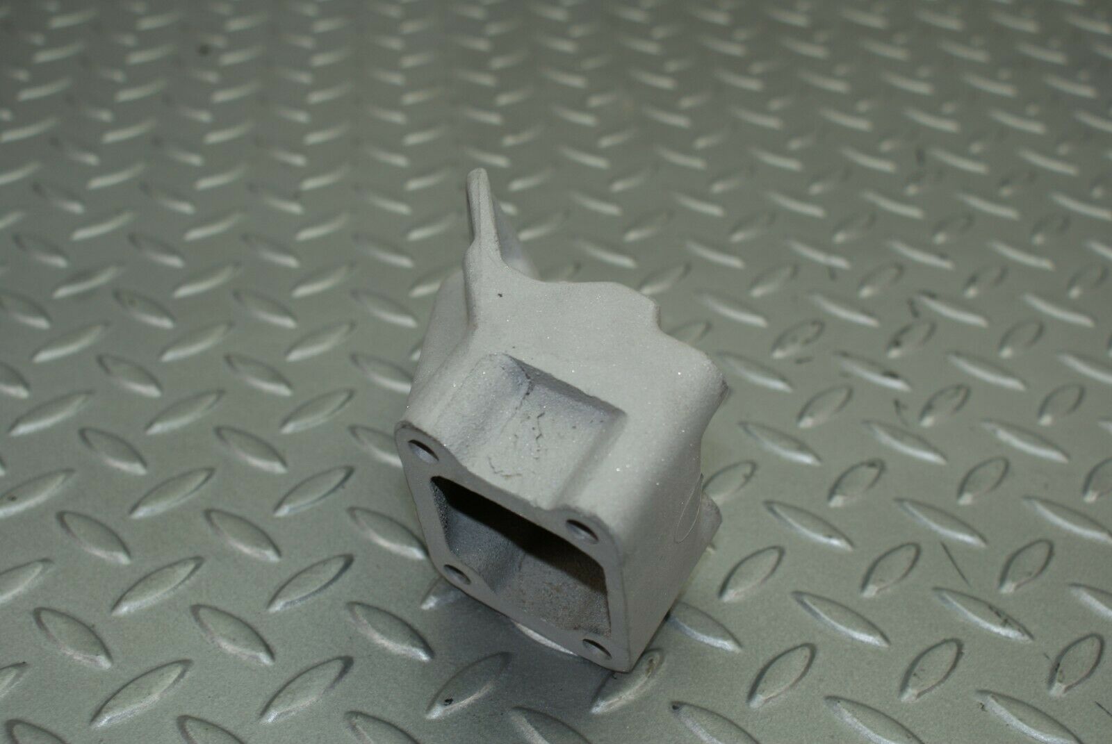 2562 Mercedes-Benz W116 350SE Engine Mount Bracket 1162232804