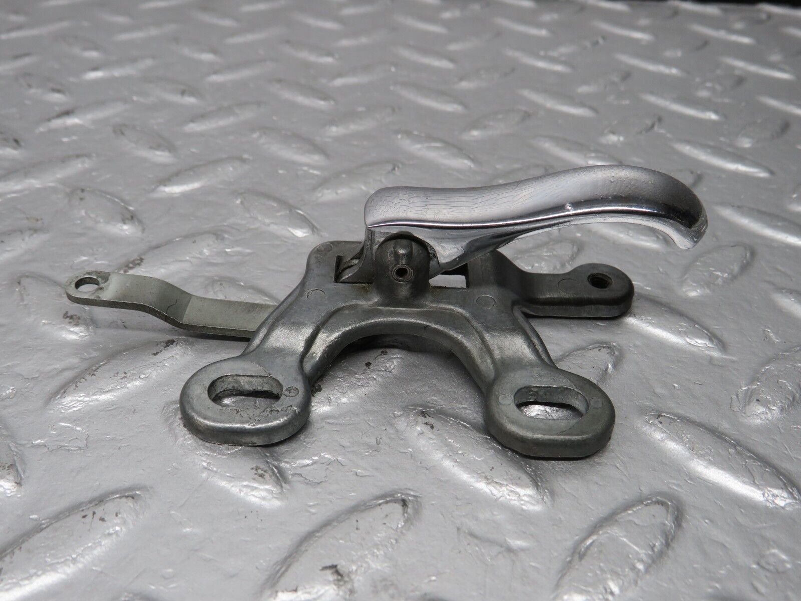 40256 Mercedes-Benz W110 230 Rear Left Interior Door Handle Chrome 1107660319