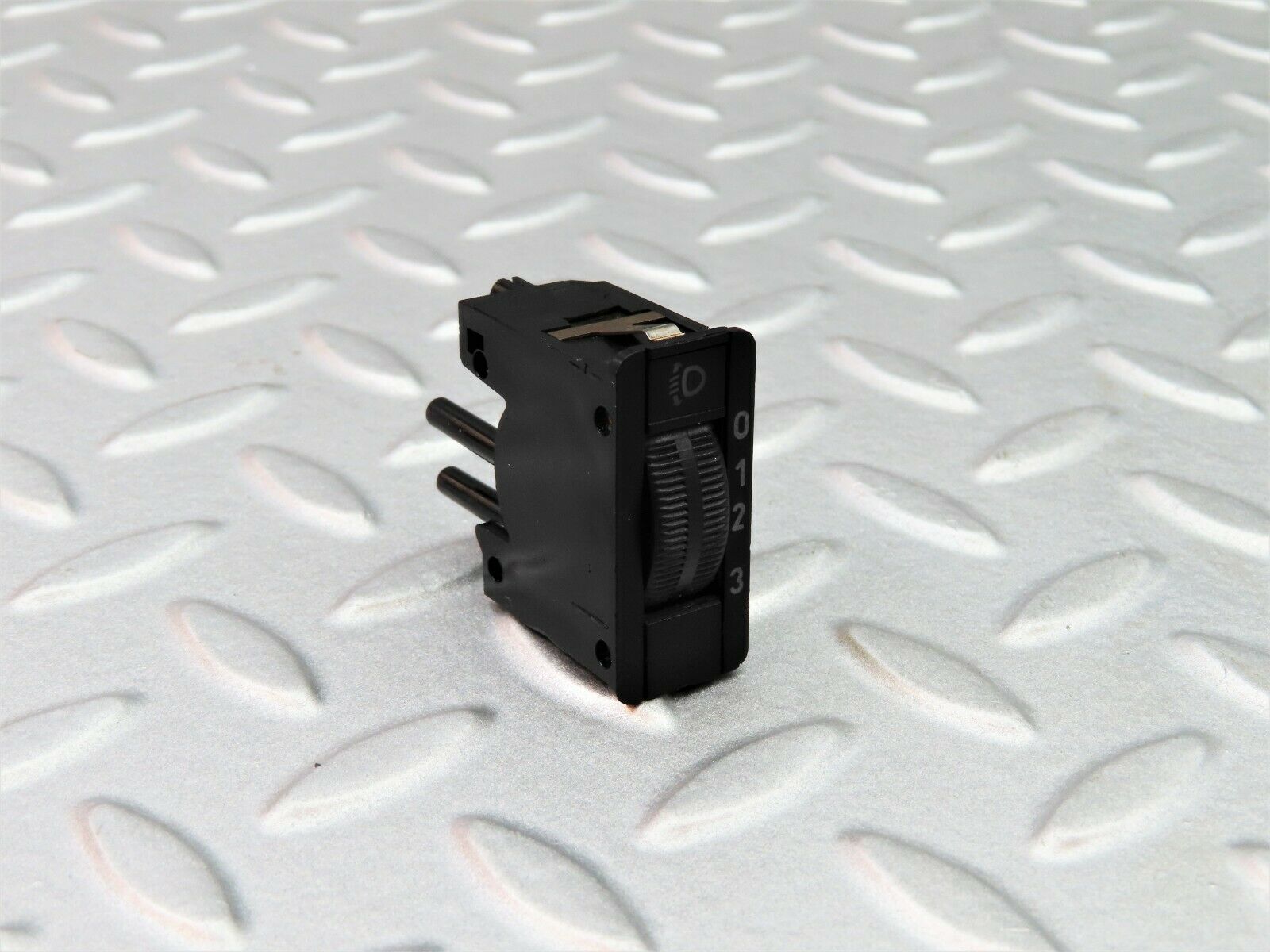 5799 Mercedes-Benz W123 200 Headlight Level Switch 0008000473