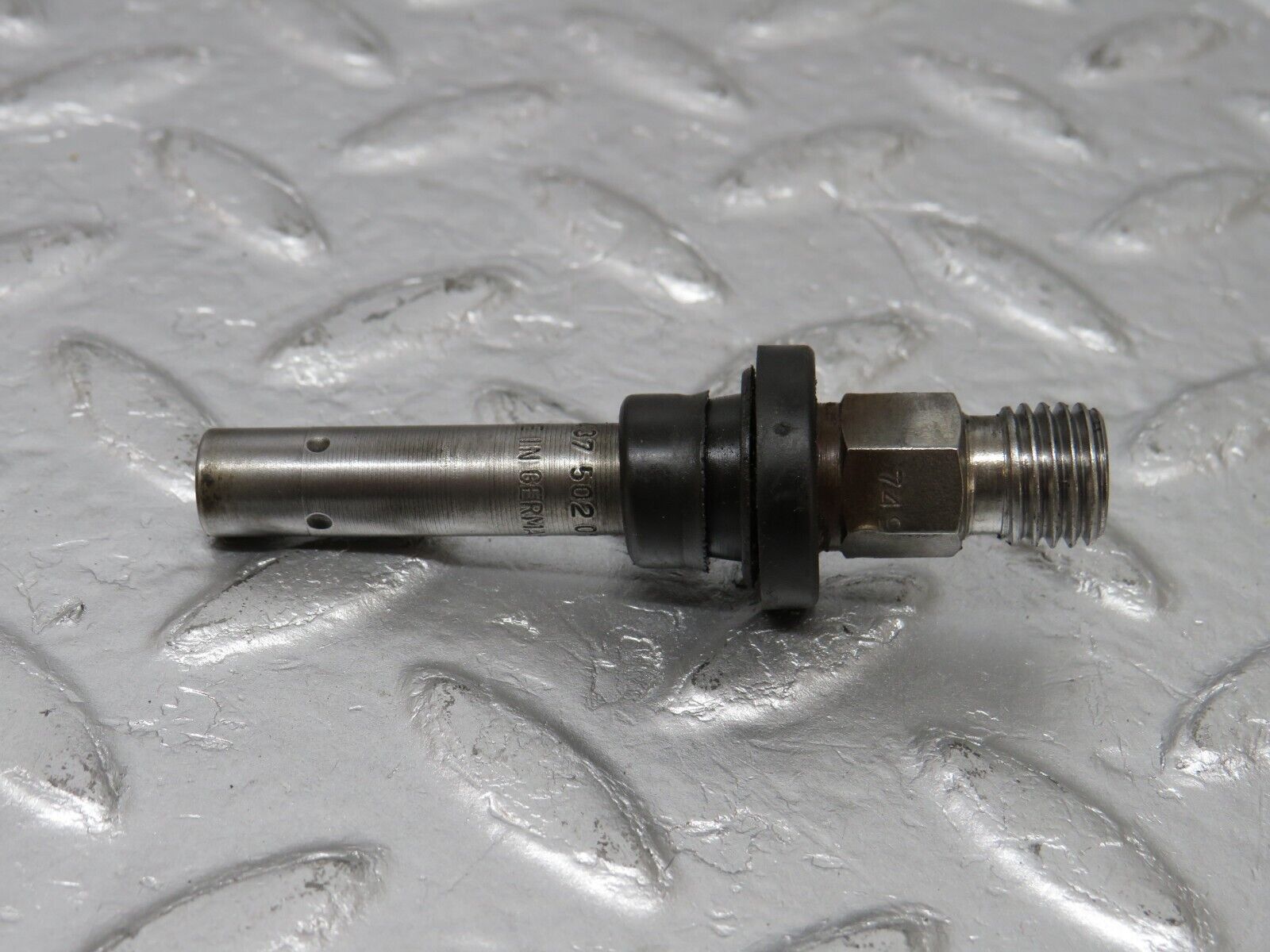 34125 Mercedes-Benz W124 260E Fuel Injector Bosch 0437502010