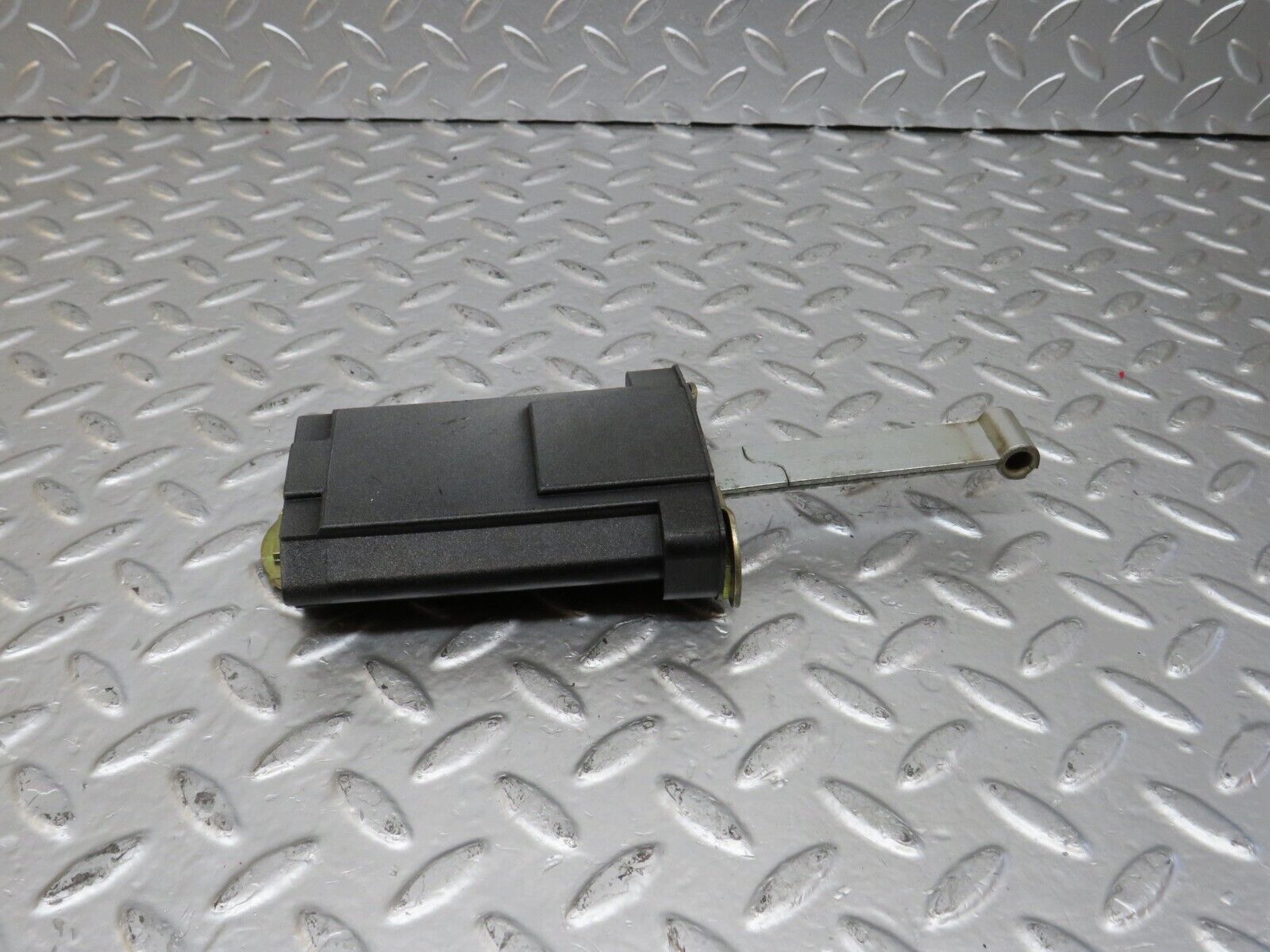 24752 Mercedes-Benz W140 S320 Rear Door Safety Check Strap