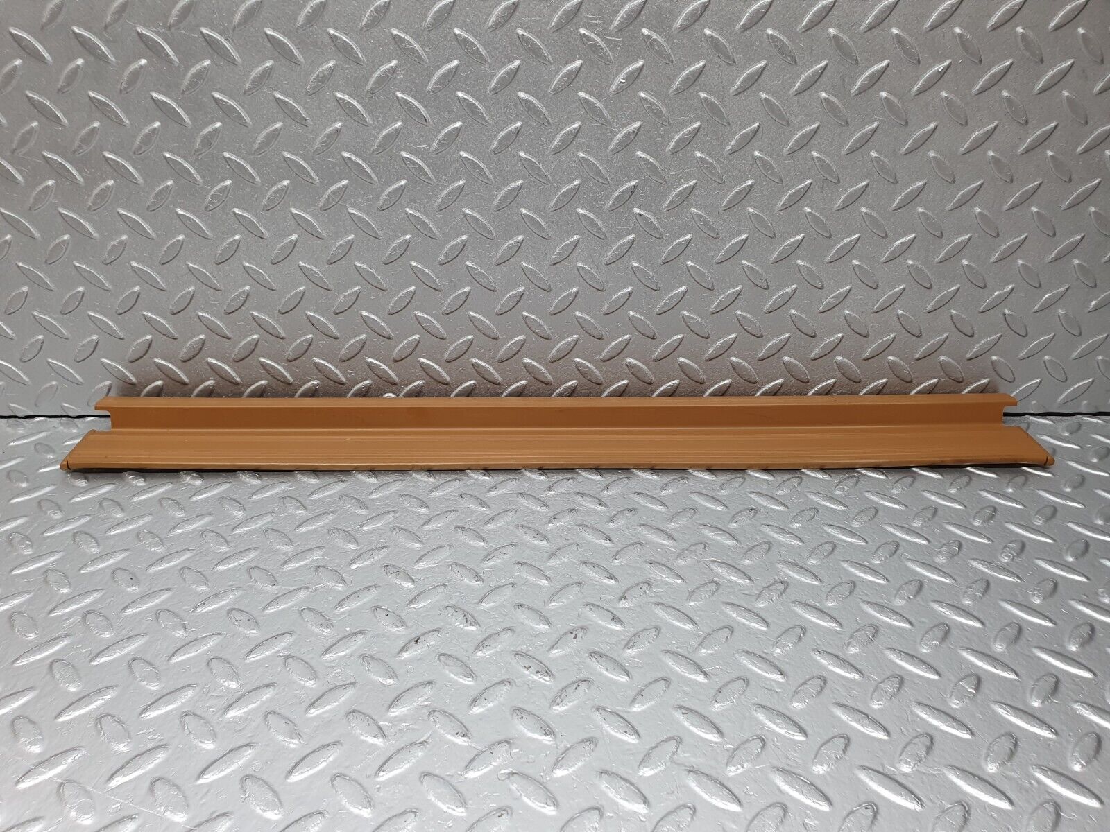 41417 Mercedes-Benz W124 200E Front Right Door Sill Trim Palomino