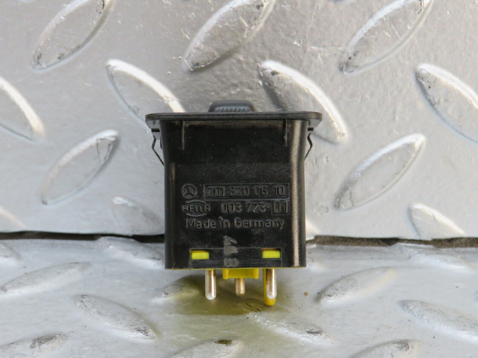 28344 Mercedes-Benz S123 240D Wagon Mirror Control Switch Hella 2018200610