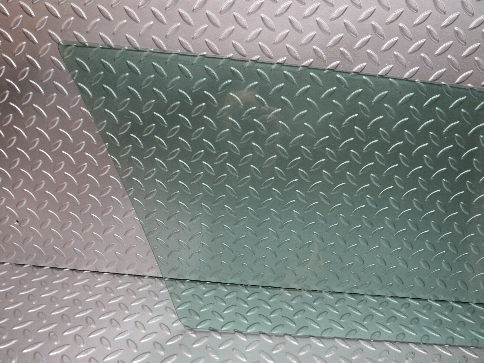 24442 Mercedes-Benz S124 220TE Wagon Quarter Trunk Side Glass