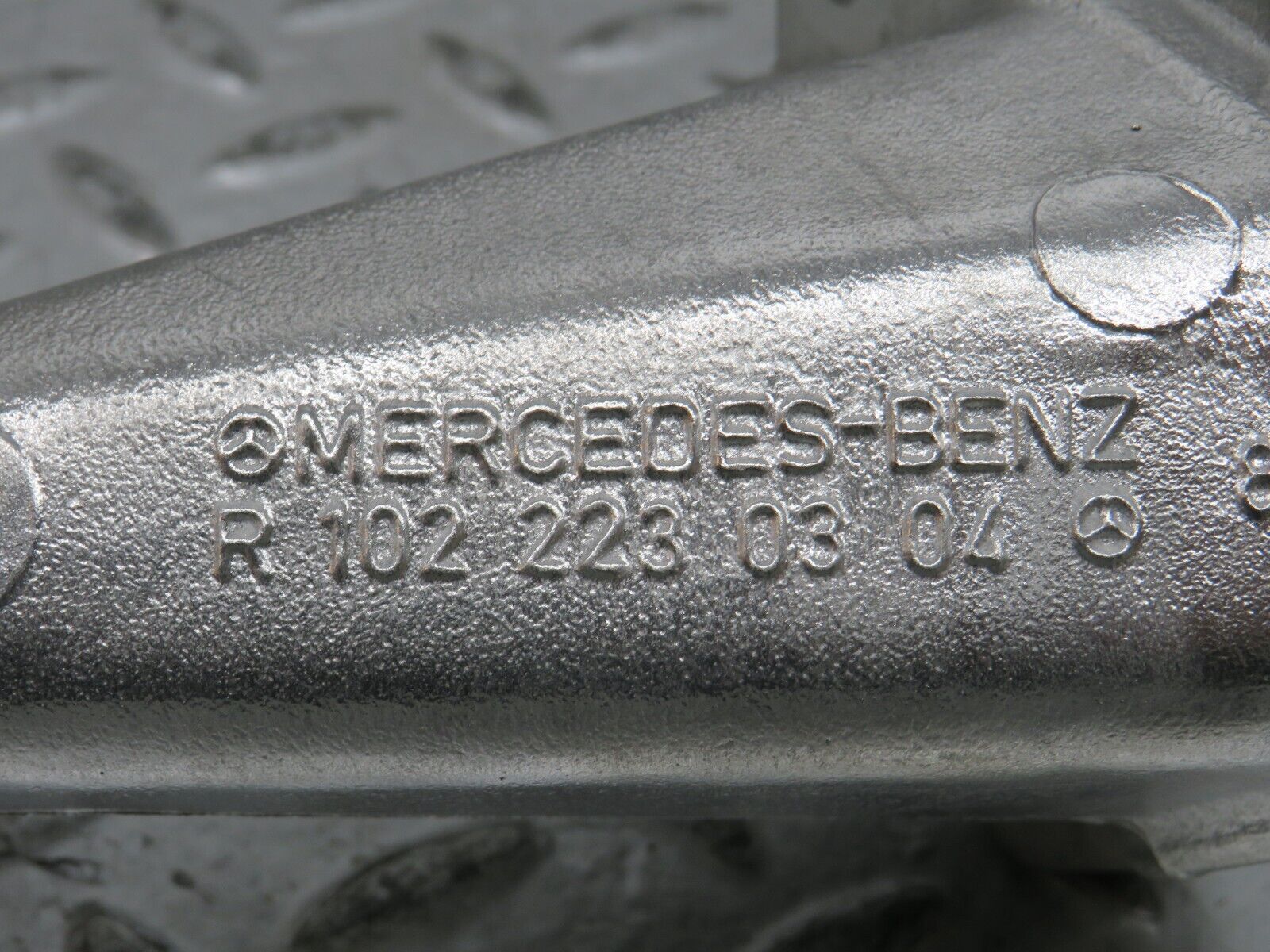 28704 Mercedes-Benz W123 230E Engine Mount Bracket Right Side 1022230304