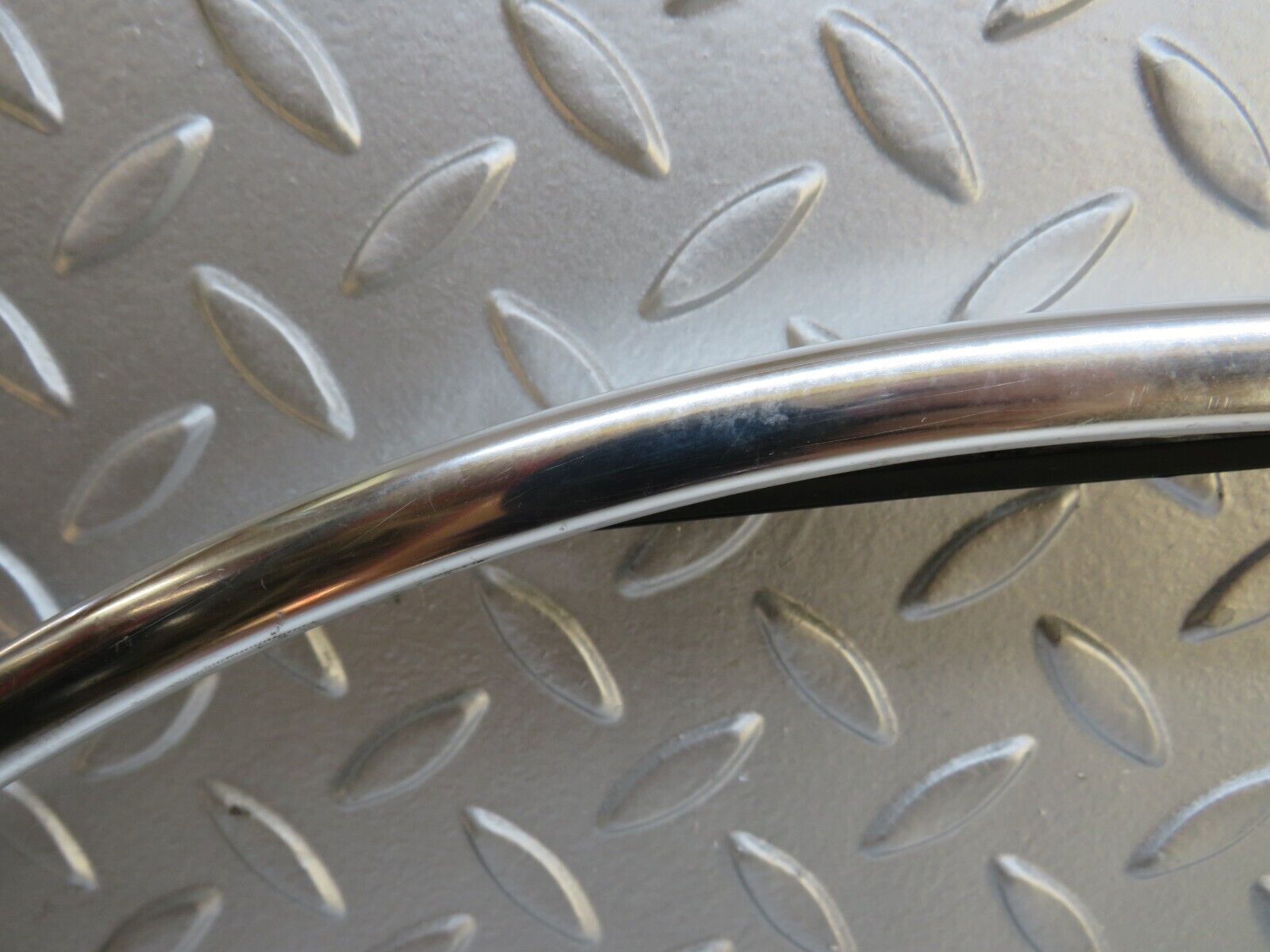 37027 Mercedes-Benz C126 420SEC Coupe Roof Chrome Trim Left Side