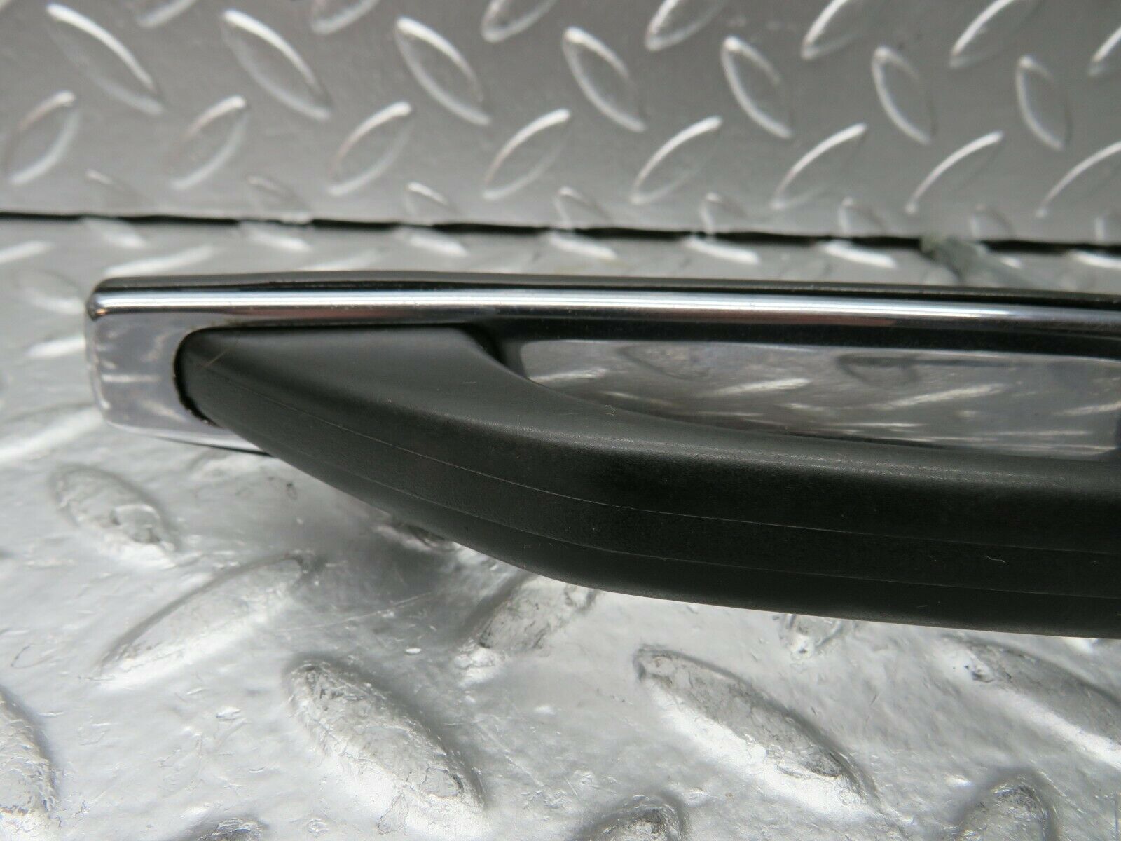 24101 Mercedes-Benz W123 280E Front Right Exterior Door Handle