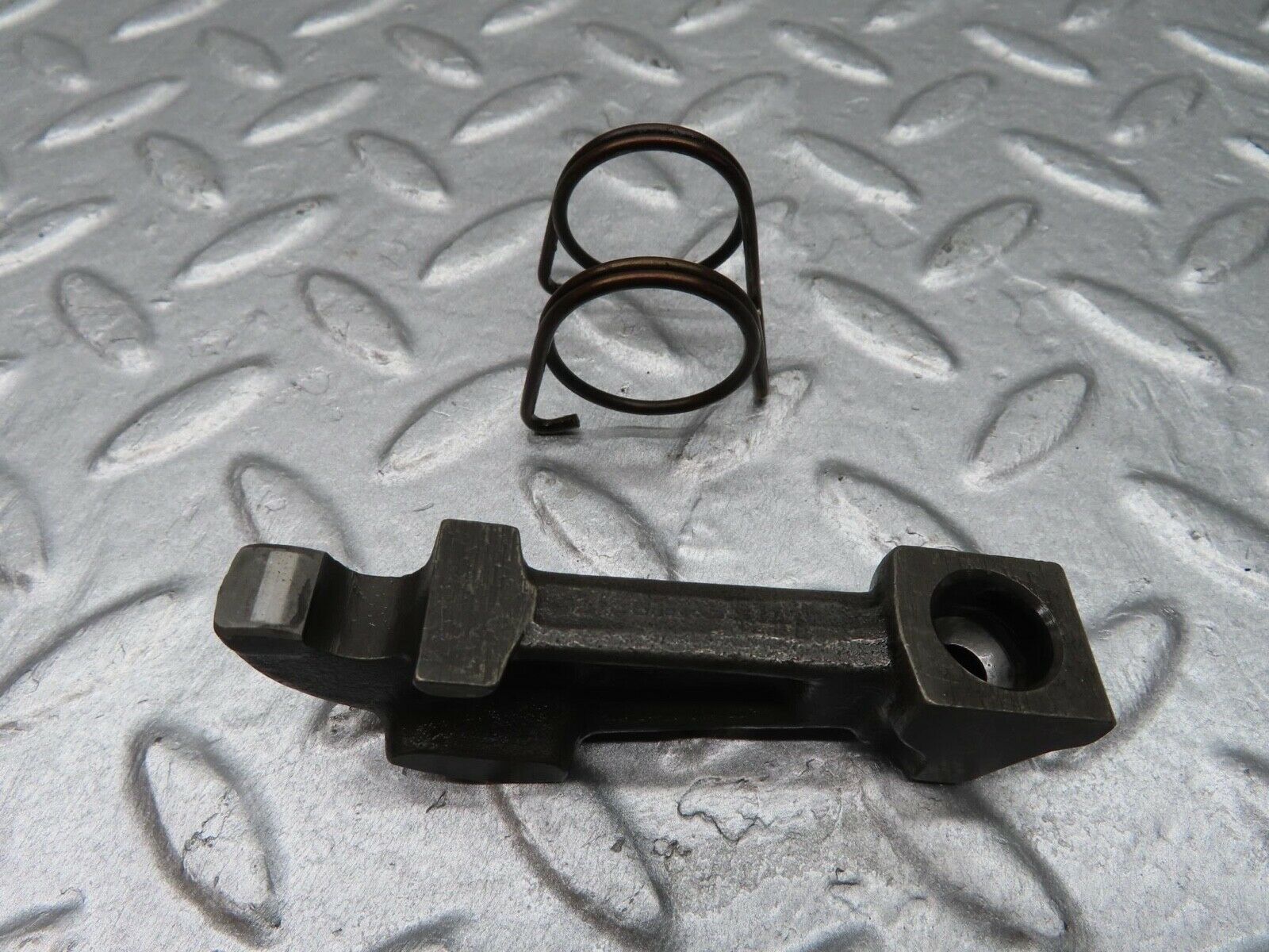 12860 Mercedes-Benz W111 220SE Valve Rocker Arm With Retaining Spring