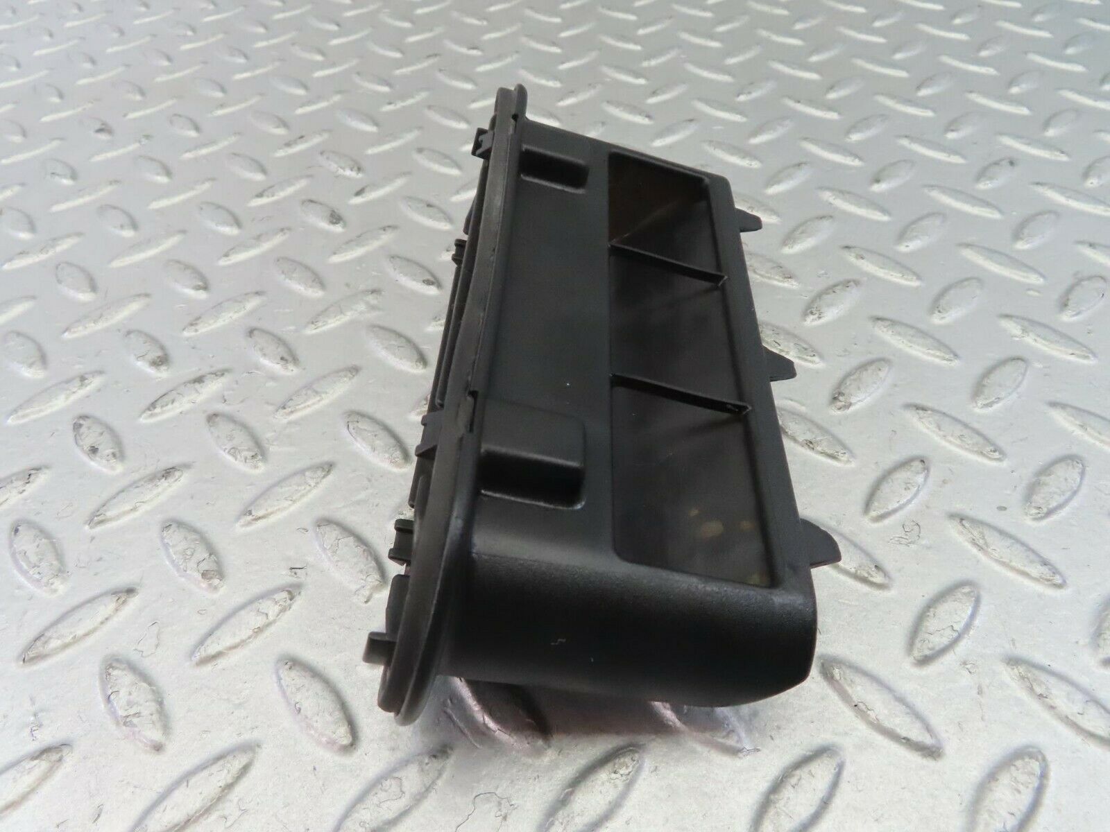 10372 Mercedes-Benz W201 190E Trunk Breather Ventilation Valve 2018300242