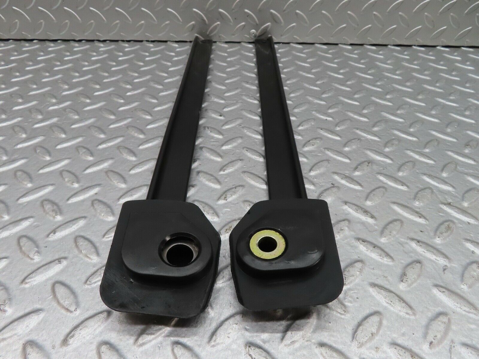 18148 Mercedes-Benz W123 200 Seat Belt Runner