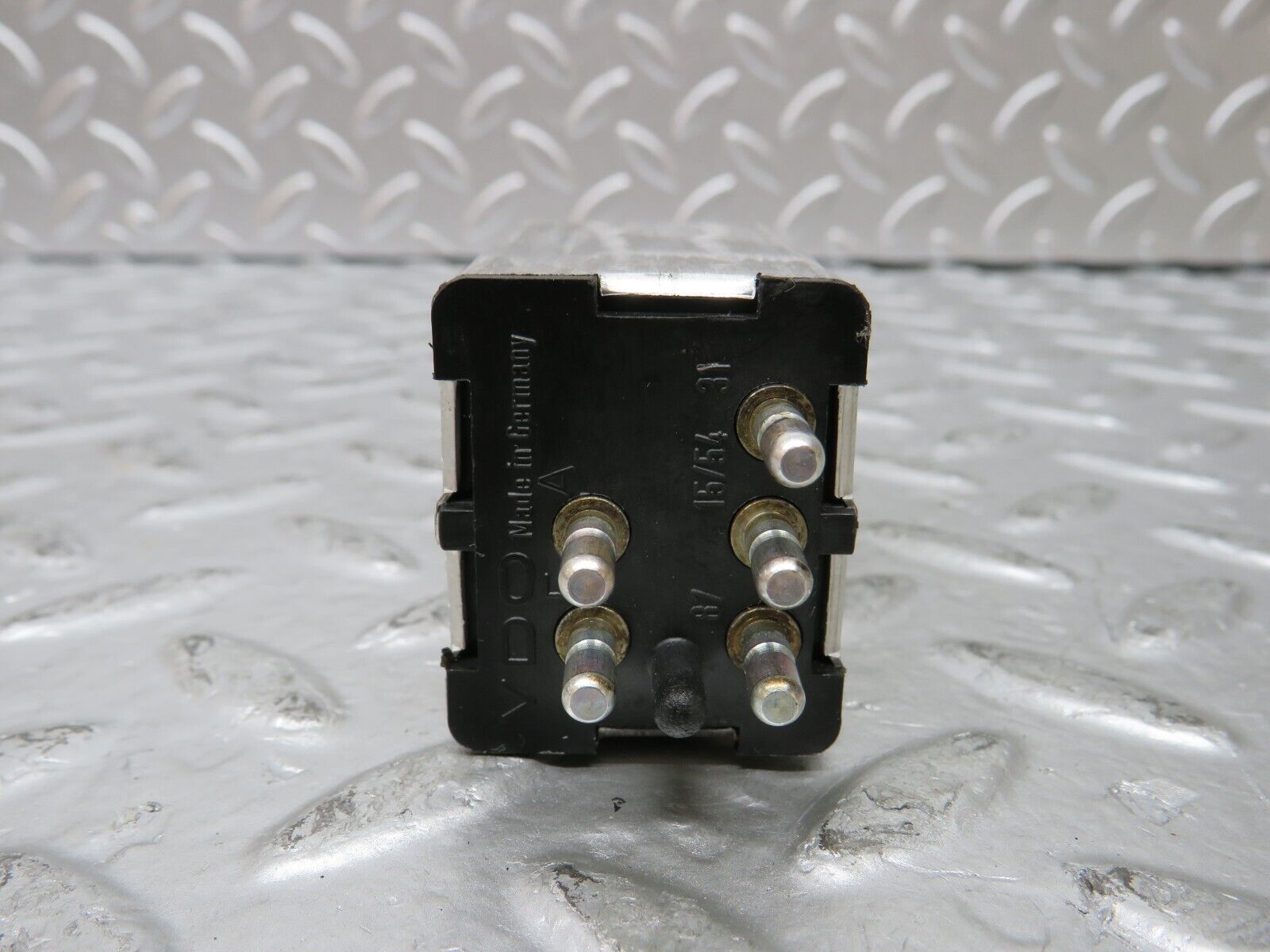 26201 Mercedes-Benz W116 450SE Heated Window Relay 1078200110