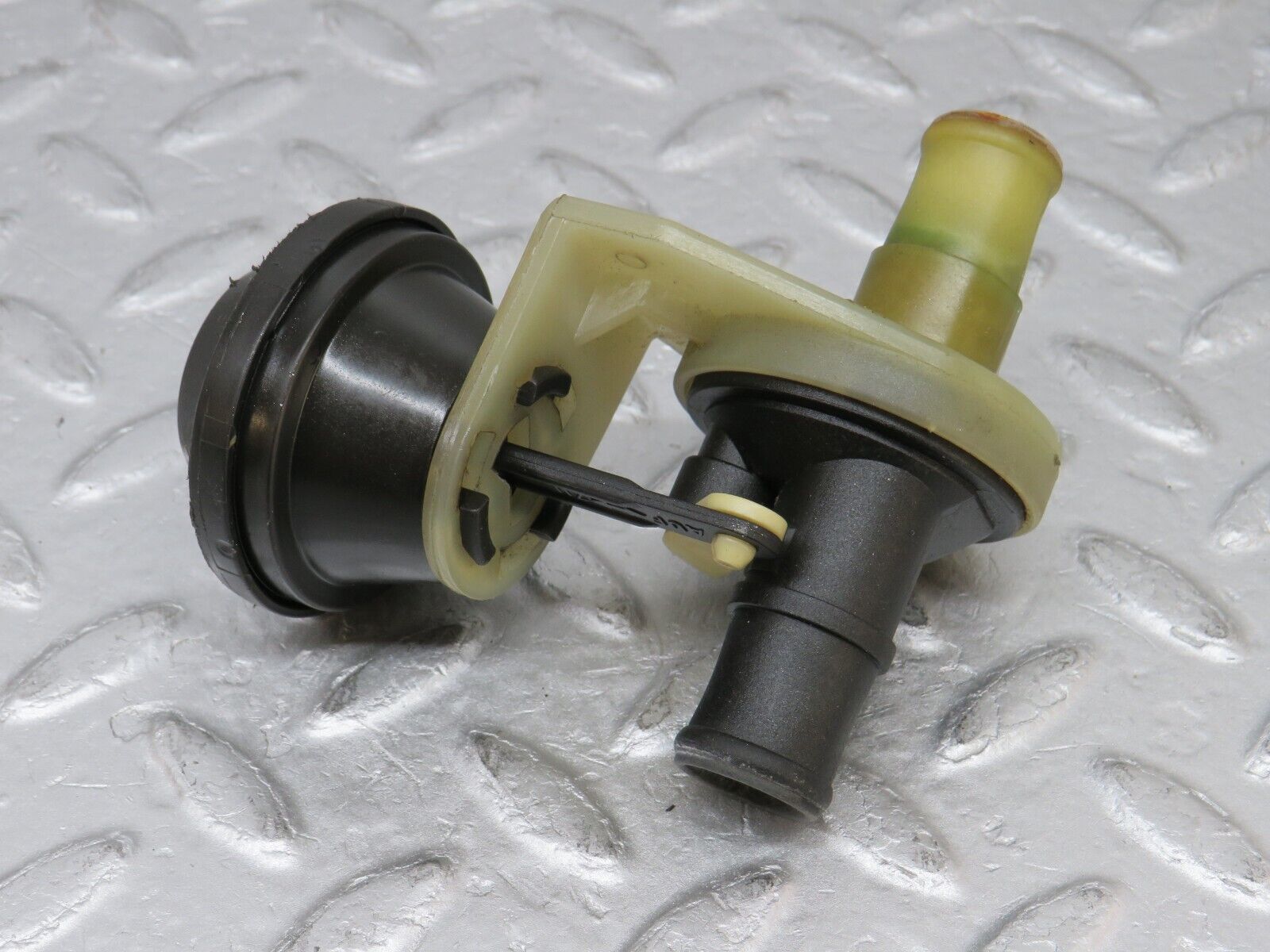 36574 Mercedes-Benz W201 190E 2.0L Heater Control Valve