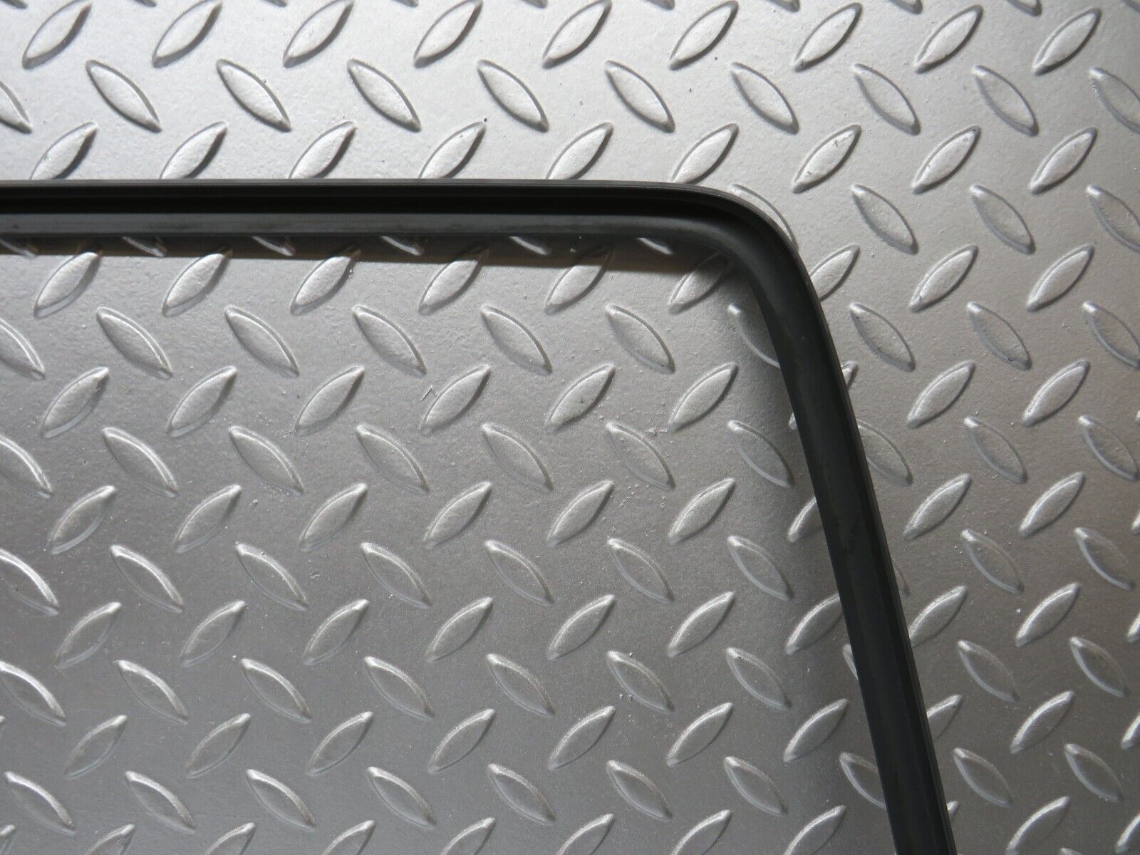 32313 Mercedes-Benz S124 300TE Wagon Tailgate Windscreen Frame