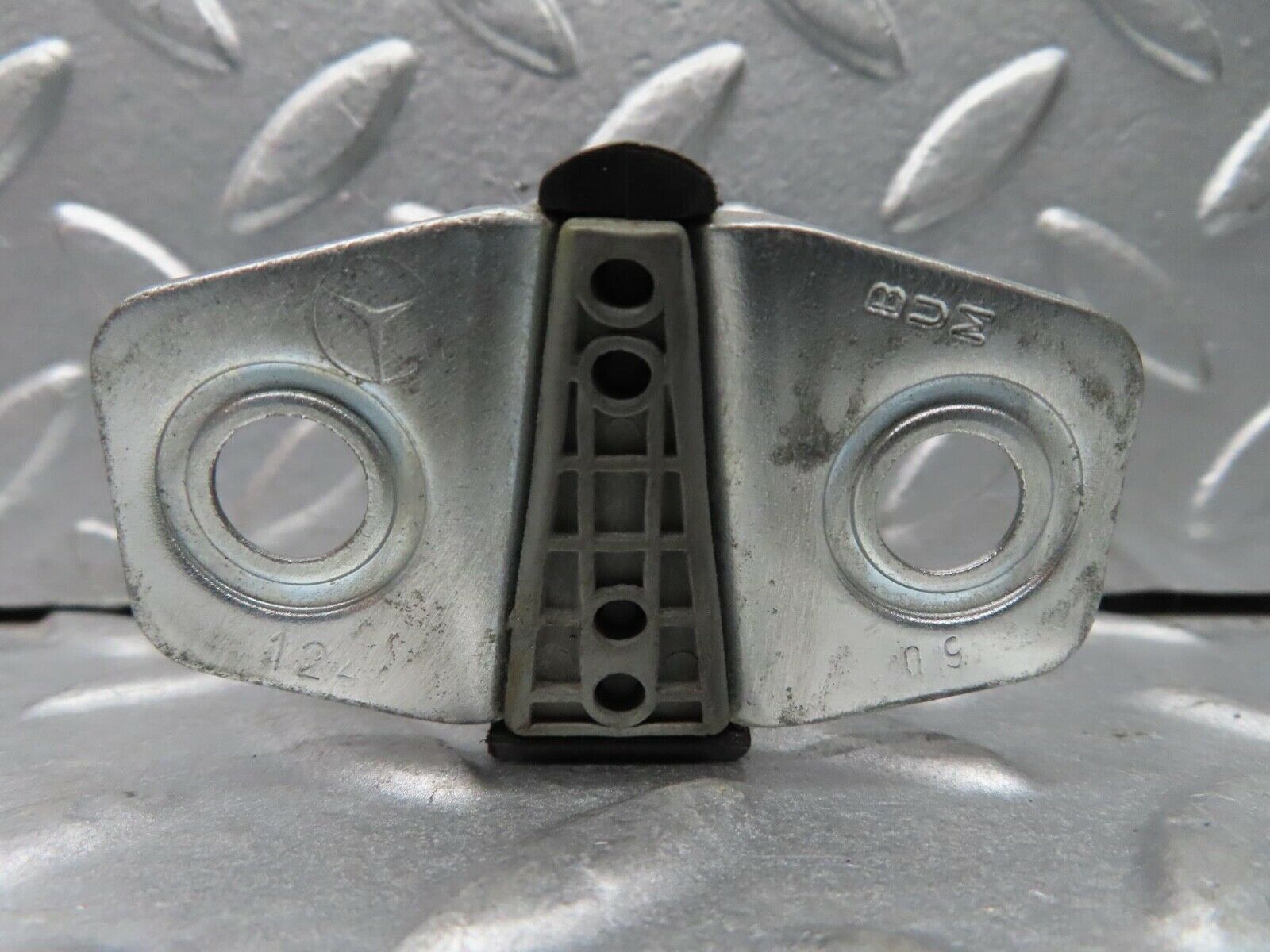 14588 Mercedes-Benz W201 190E Door Lock Latch Right Side