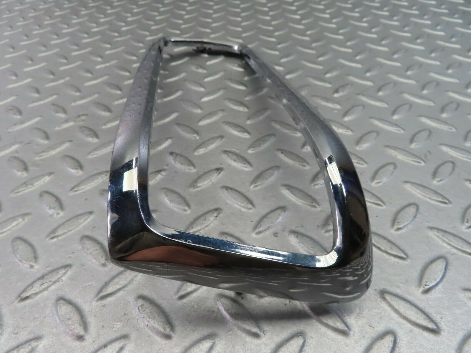8096 Mercedes-Benz W108 Tail Light Chrome Frame Left 1088260159
