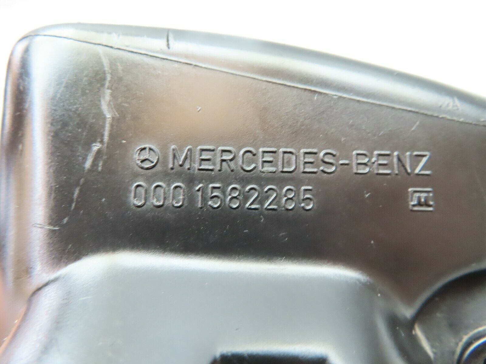 5439 Mercedes-Benz W124 230E Ignition Coil Cover Cap 0001582285