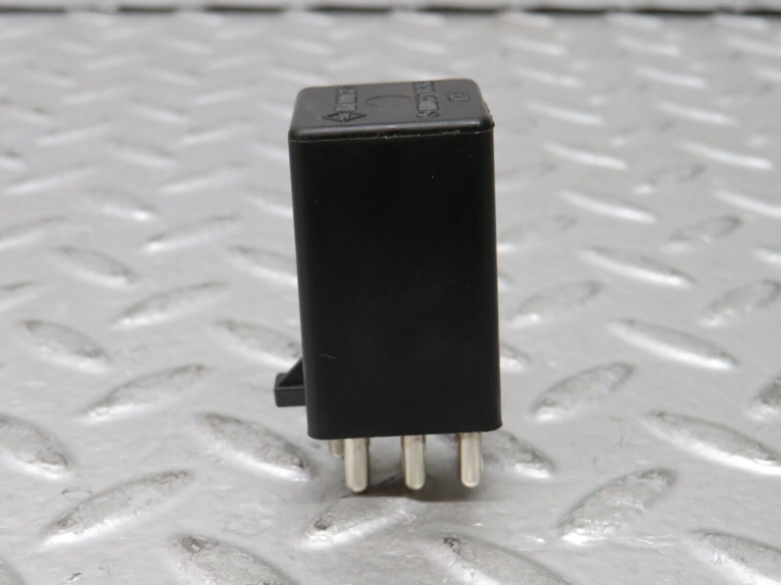 28672 Mercedes-Benz W123 230E Intermittent Wiper Relay 0008210863