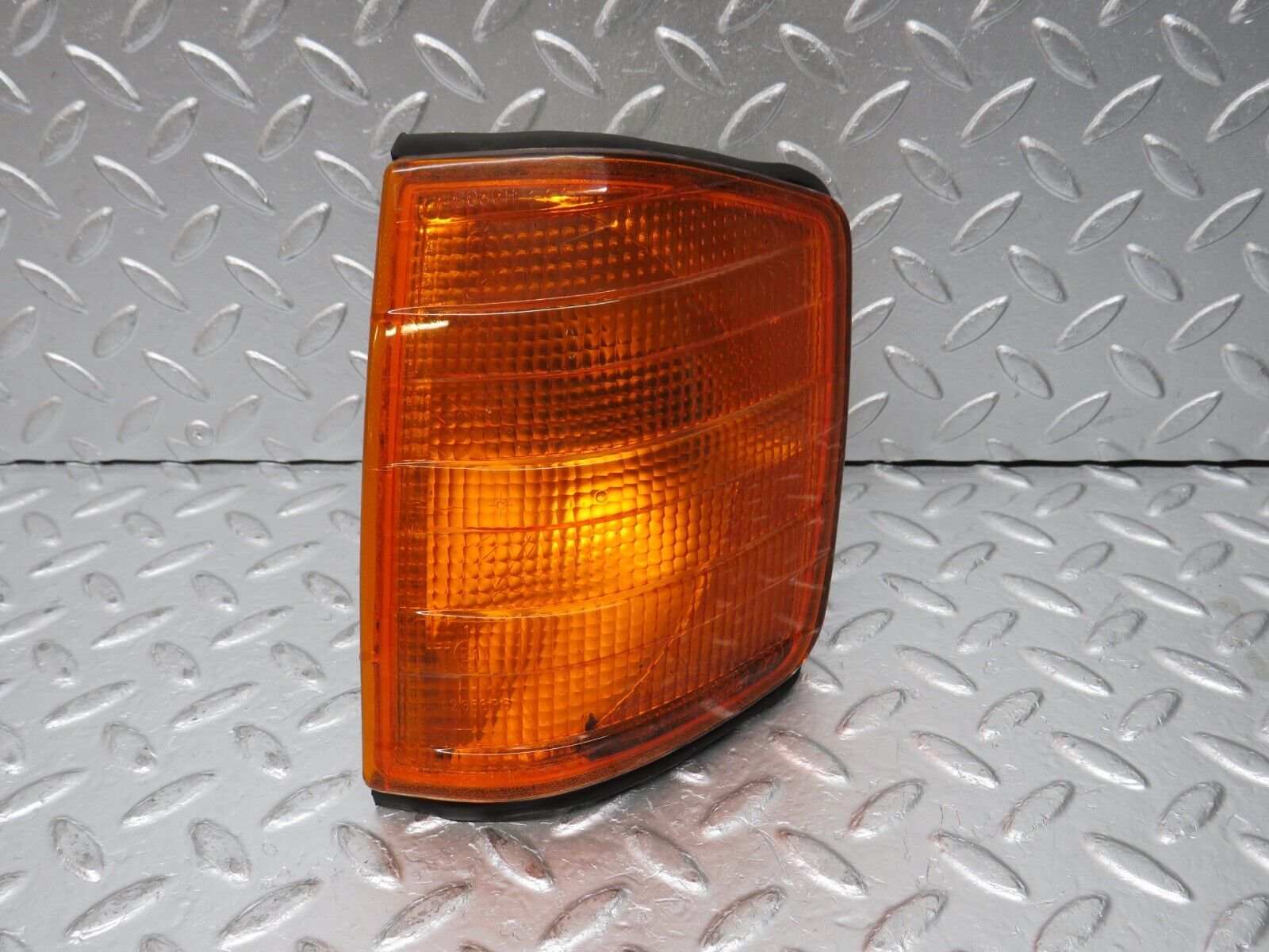 31707 Mercedes-Benz W201 190LE 1.8L Indicator Light Front Left Bosch 1305232911