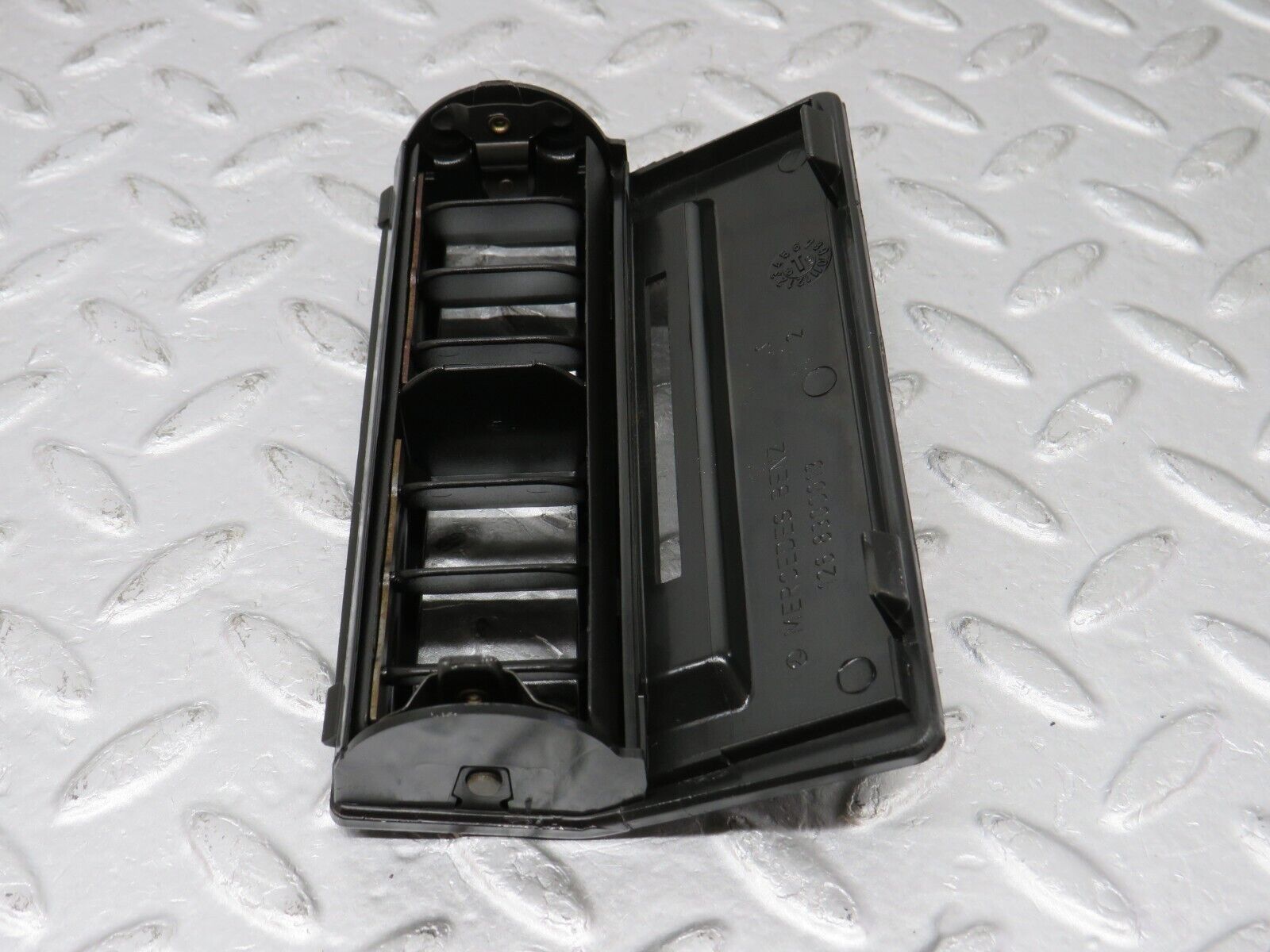 36187 Mercedes-Benz W126 420SE Centre Console Air Vent 1268300013