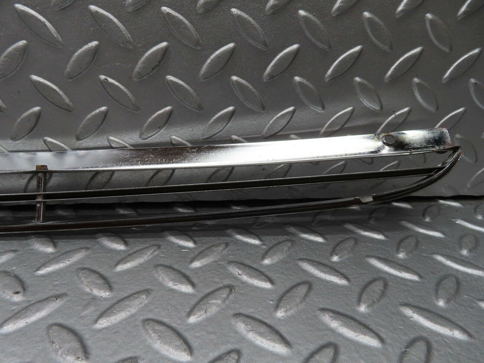 18449 Mercedes-Benz W111 220SE Coupe Air Intake Chrome Grill