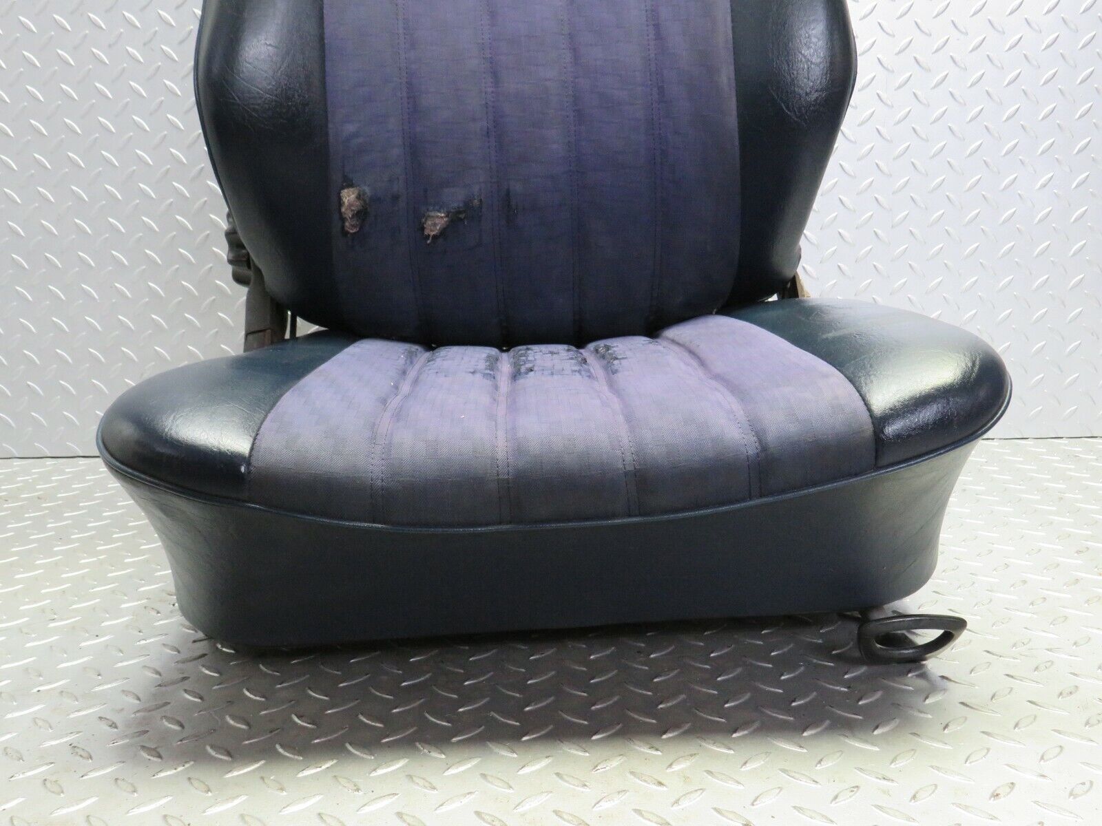23041 Mercedes-Benz C123 230CE Coupe Front Right Seat Blue Half Leather