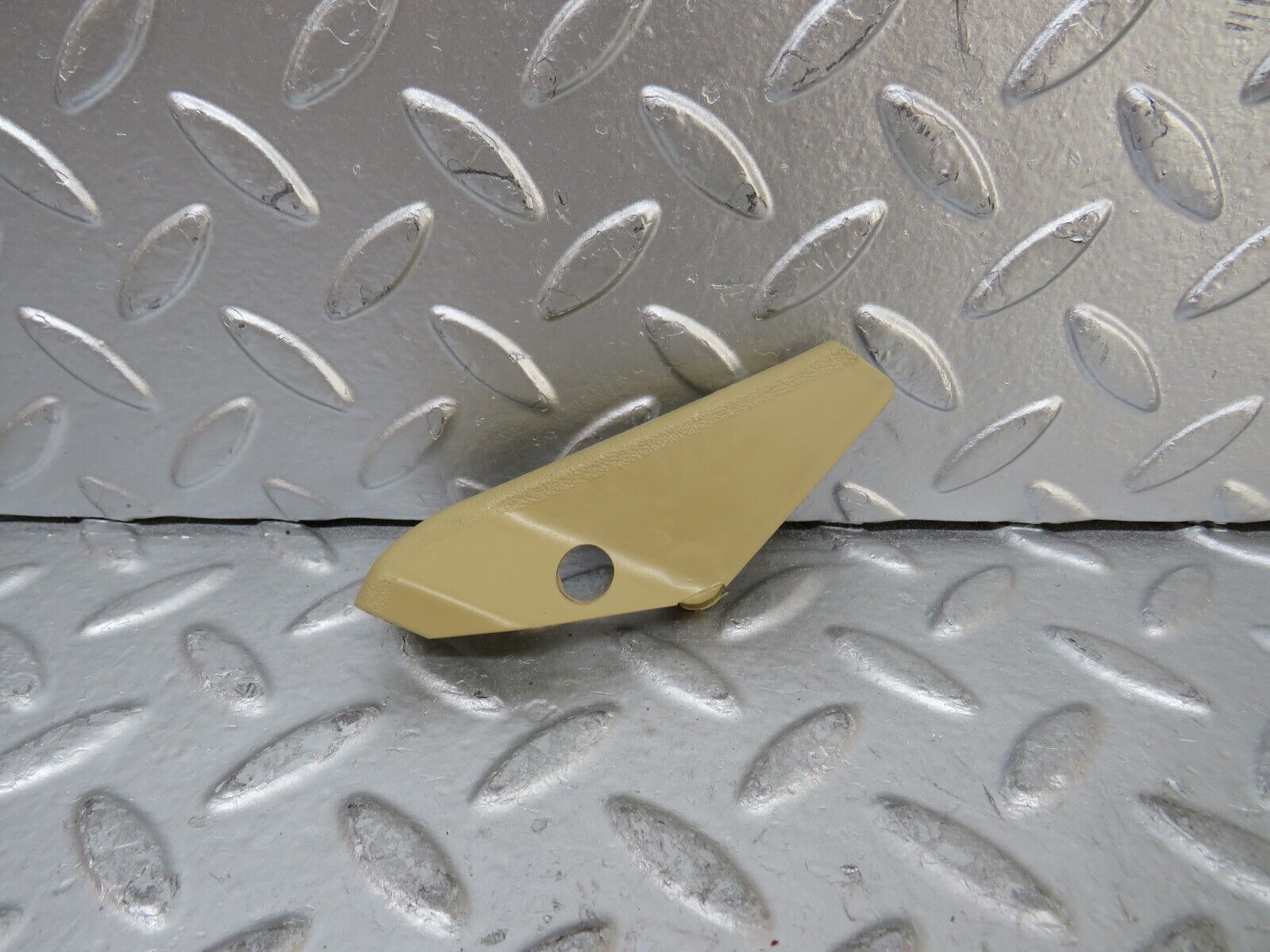 26706 Mercedes-Benz C124 220CE Coupe Right Seat Trim Beige 2019192820