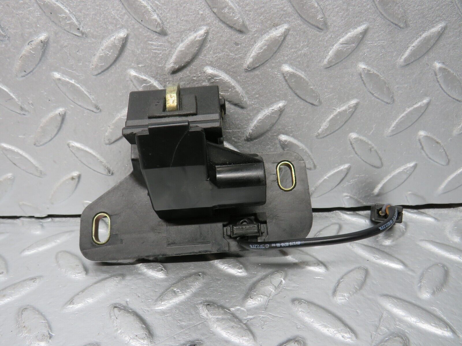 39601 Mercedes-Benz R129 320SL Coupe Trunk Lock Latch 1298201810